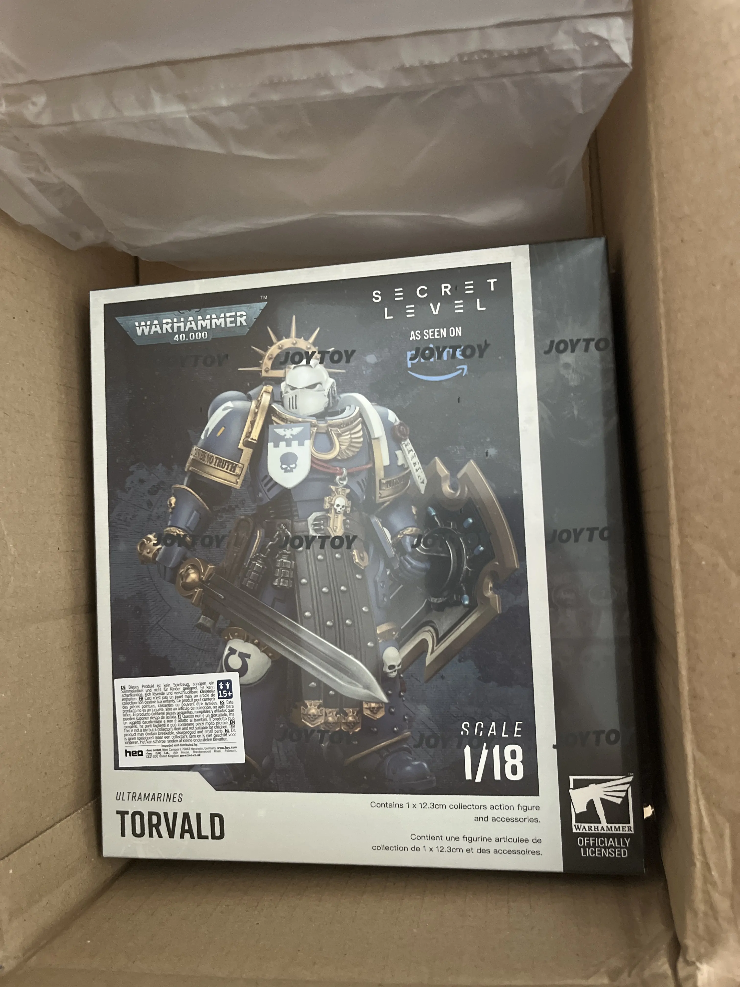 Warhammer 40,000 Figurina de acțiune Ultramarines Torvald cu sabie energetică, scut Stormshield si pistol Bolt 13 cm poza produsului