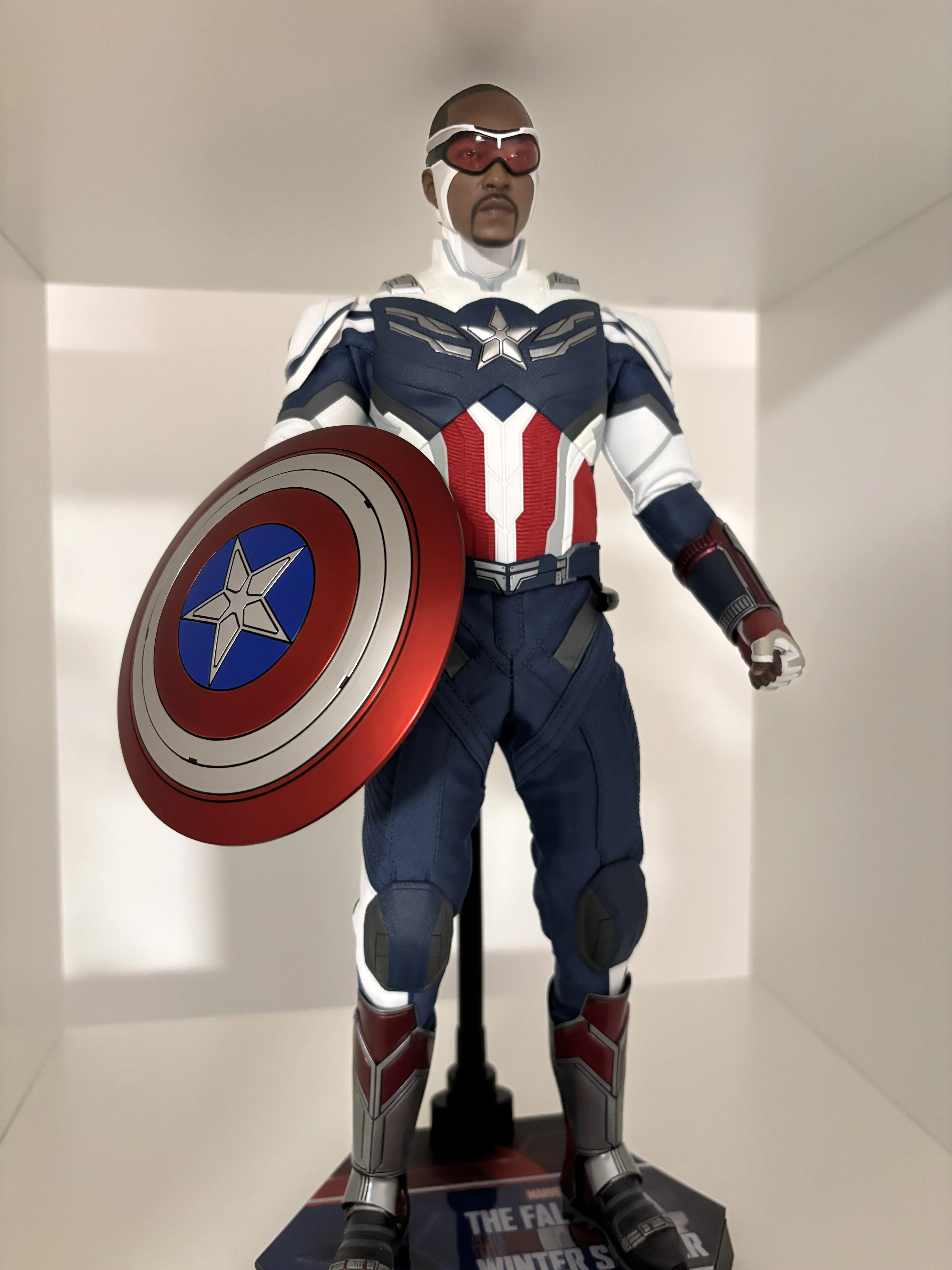 Figurină Acțiune The Falcon and The Winter Soldier 1/6 Captain America 30 cm poza produsului