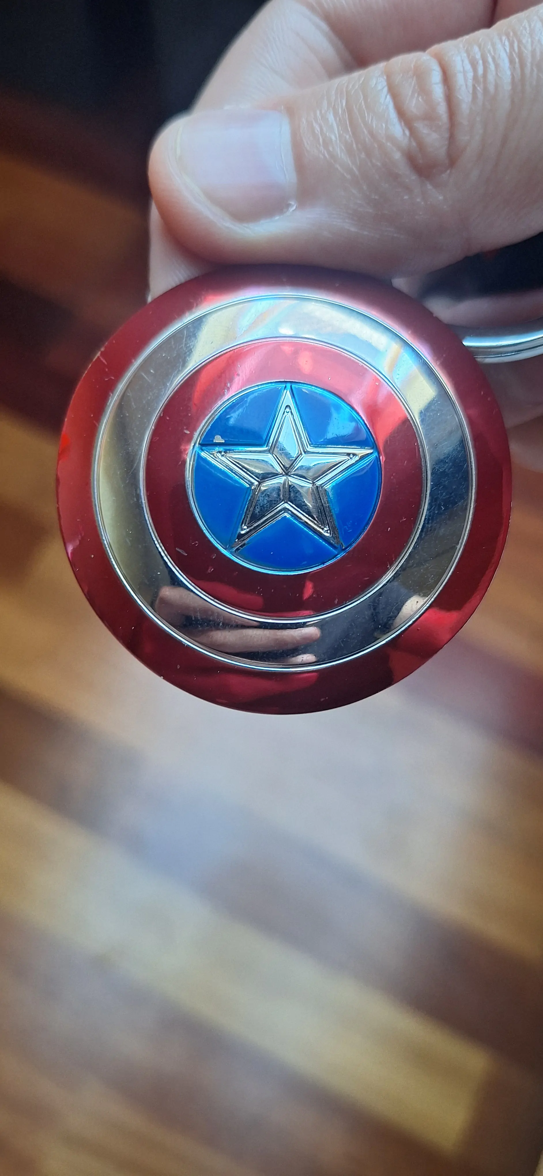 Breloc metalic Marvel Captain America Shield poza produsului