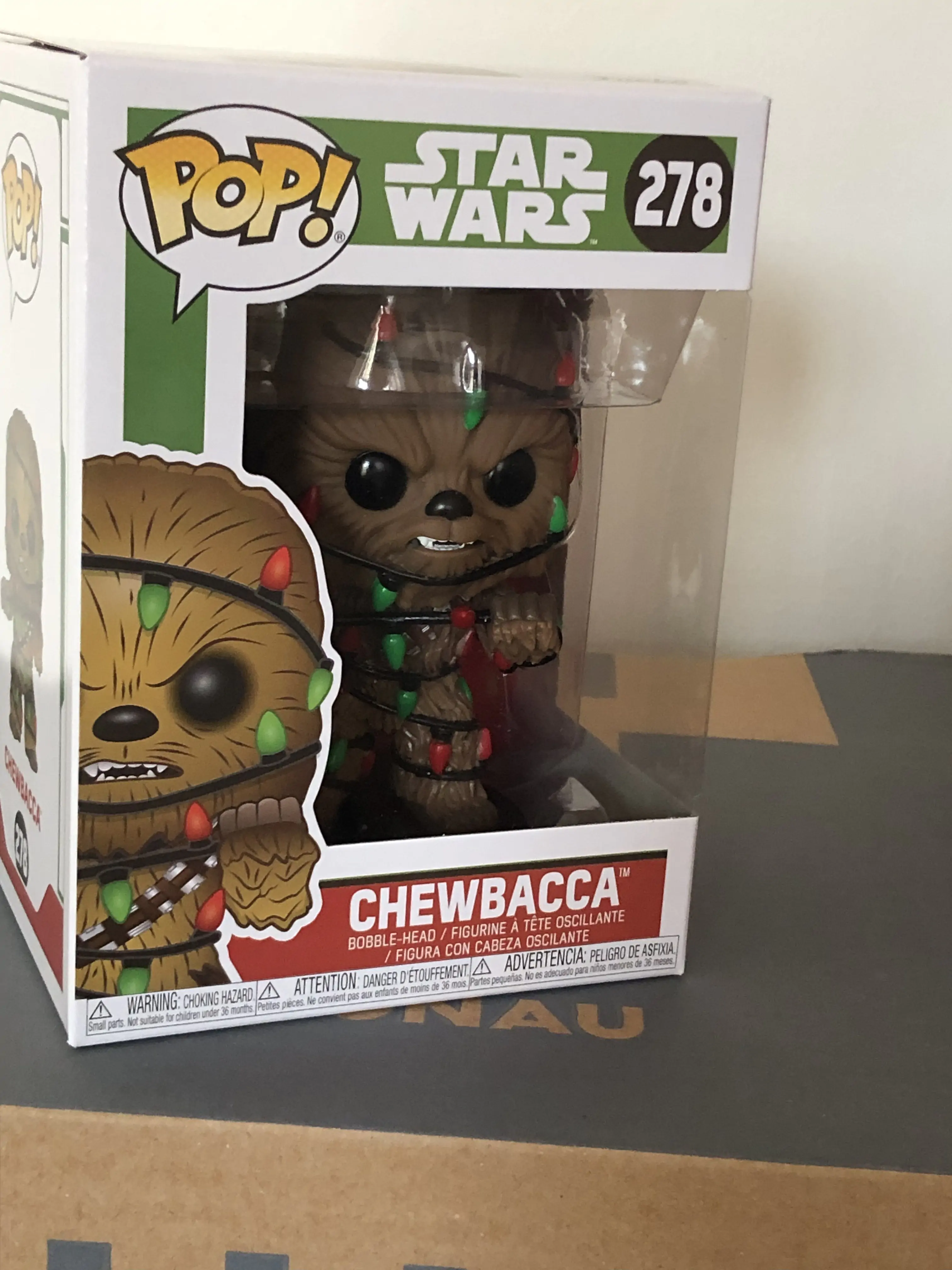 Figurină POP Star Wars Holiday Chewie with Lights poza produsului