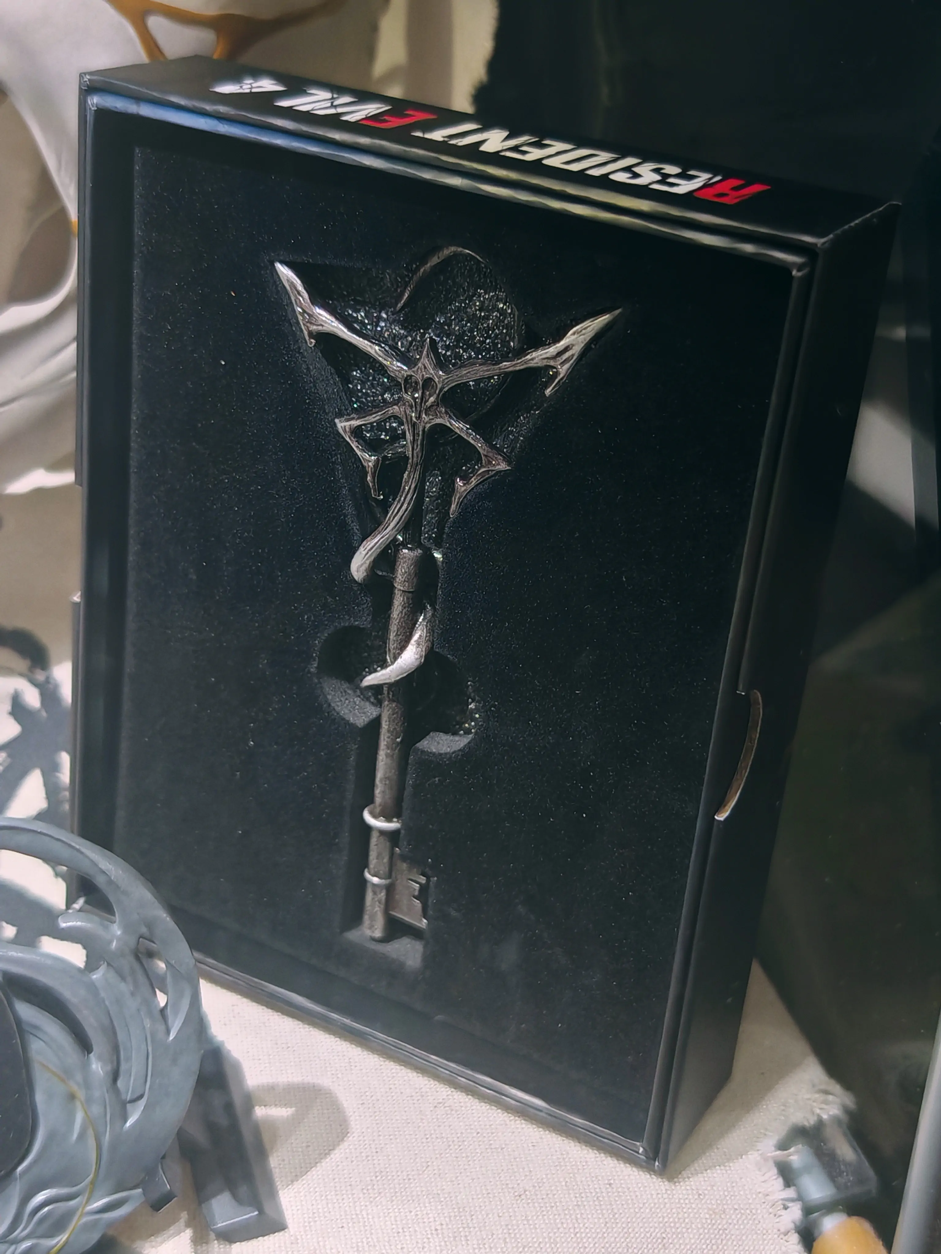 Resident Evil 4 Replica 1/1 Cheie Insignă poza produsului