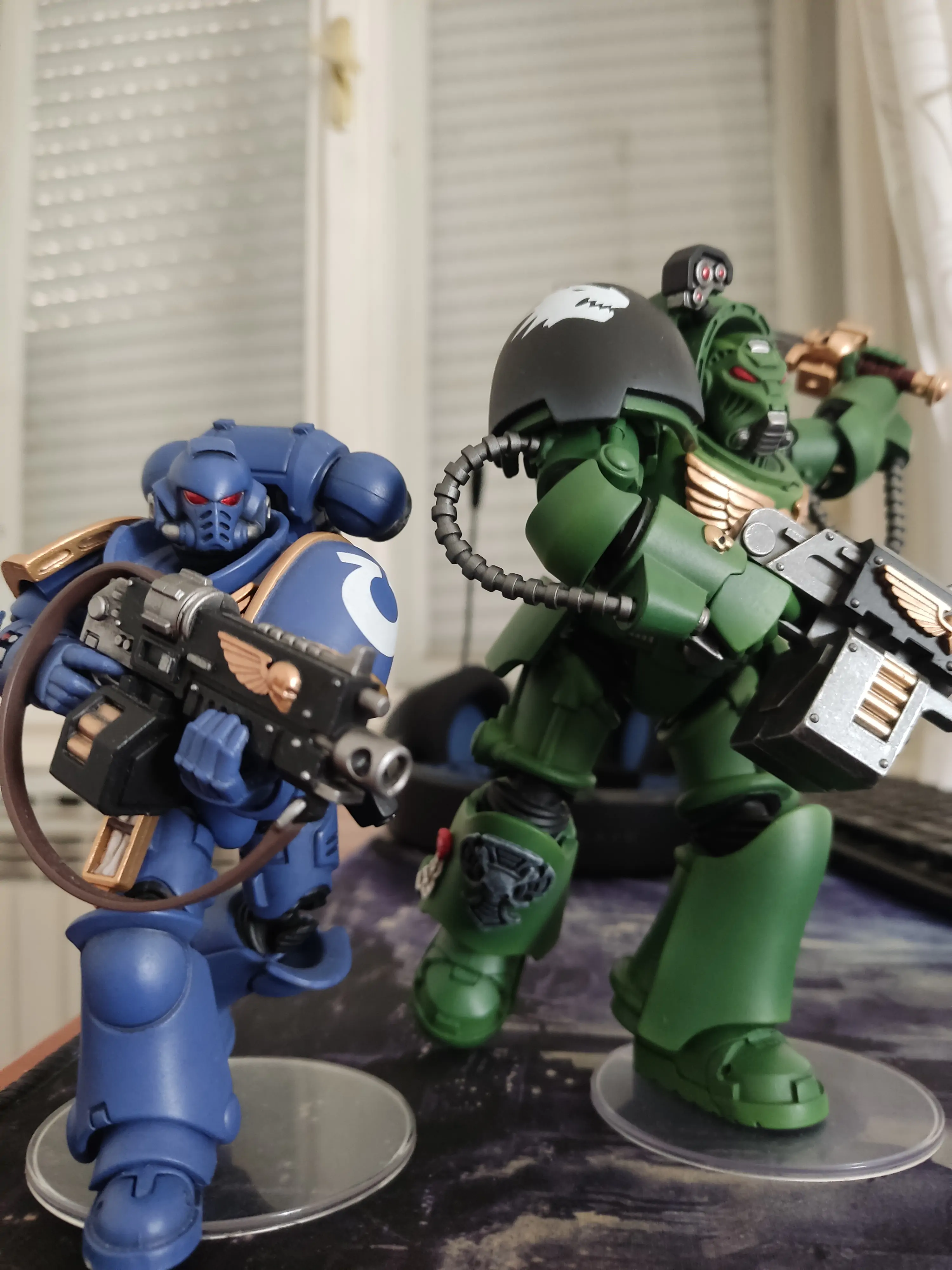 Warhammer 40,000 Figurina de actiune Salamanders Terminator 1 cu Sabie Energetica si Storm Bolter 14 cm poza produsului