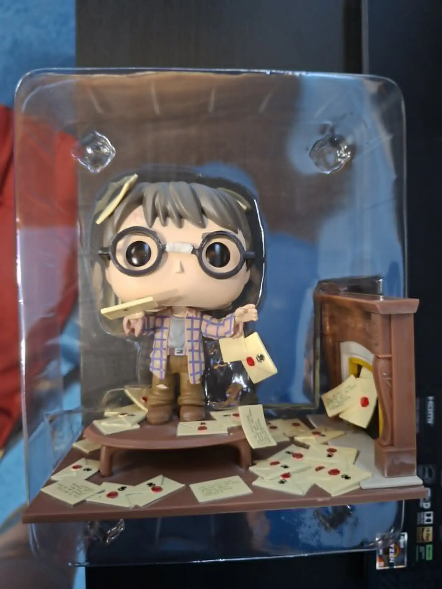 Figurină POP Deluxe Harry Potter Anniversary Harry Potter cu Hogwarts Letters Exclusive poza produsului