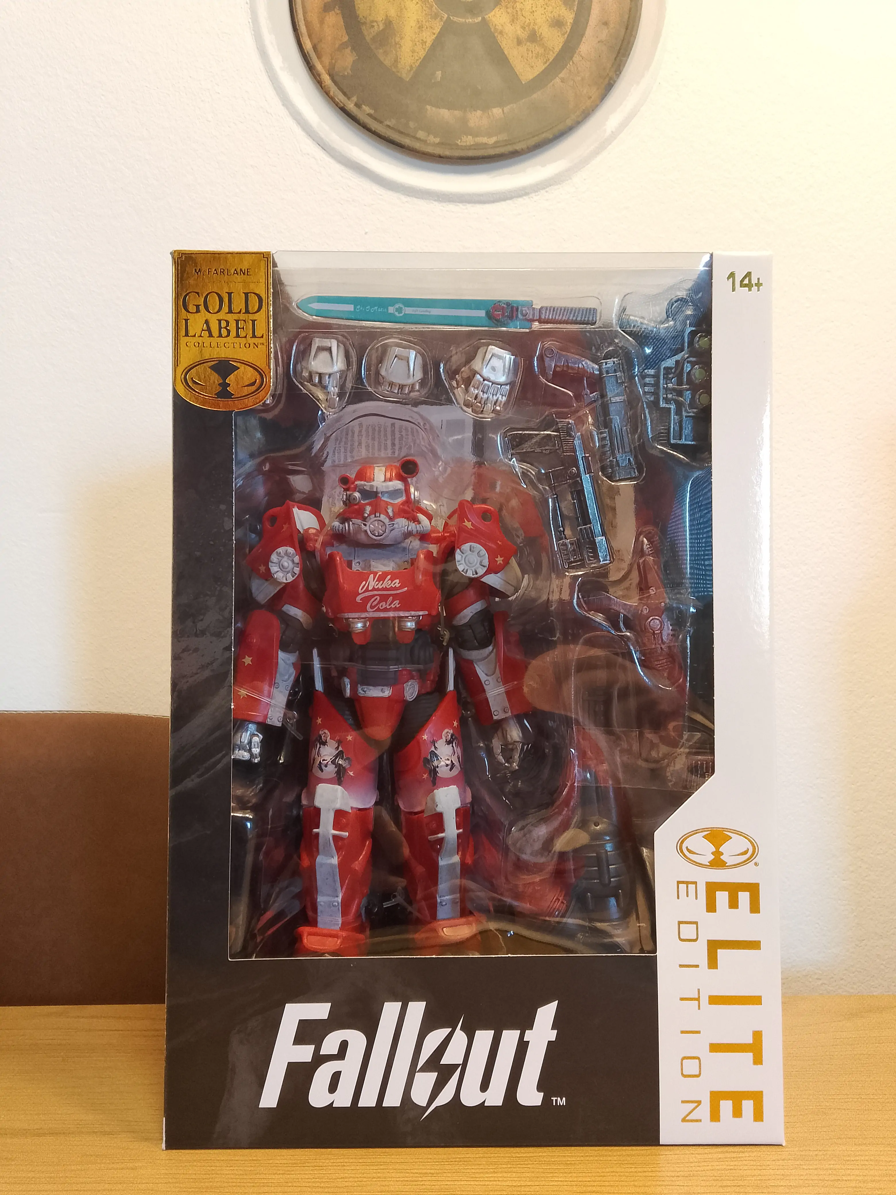 Fallout McFarlane Elite Edition Figurina de actiune Fallout 76 Nuka Cola T-60 (Gold Label) 19 cm poza produsului