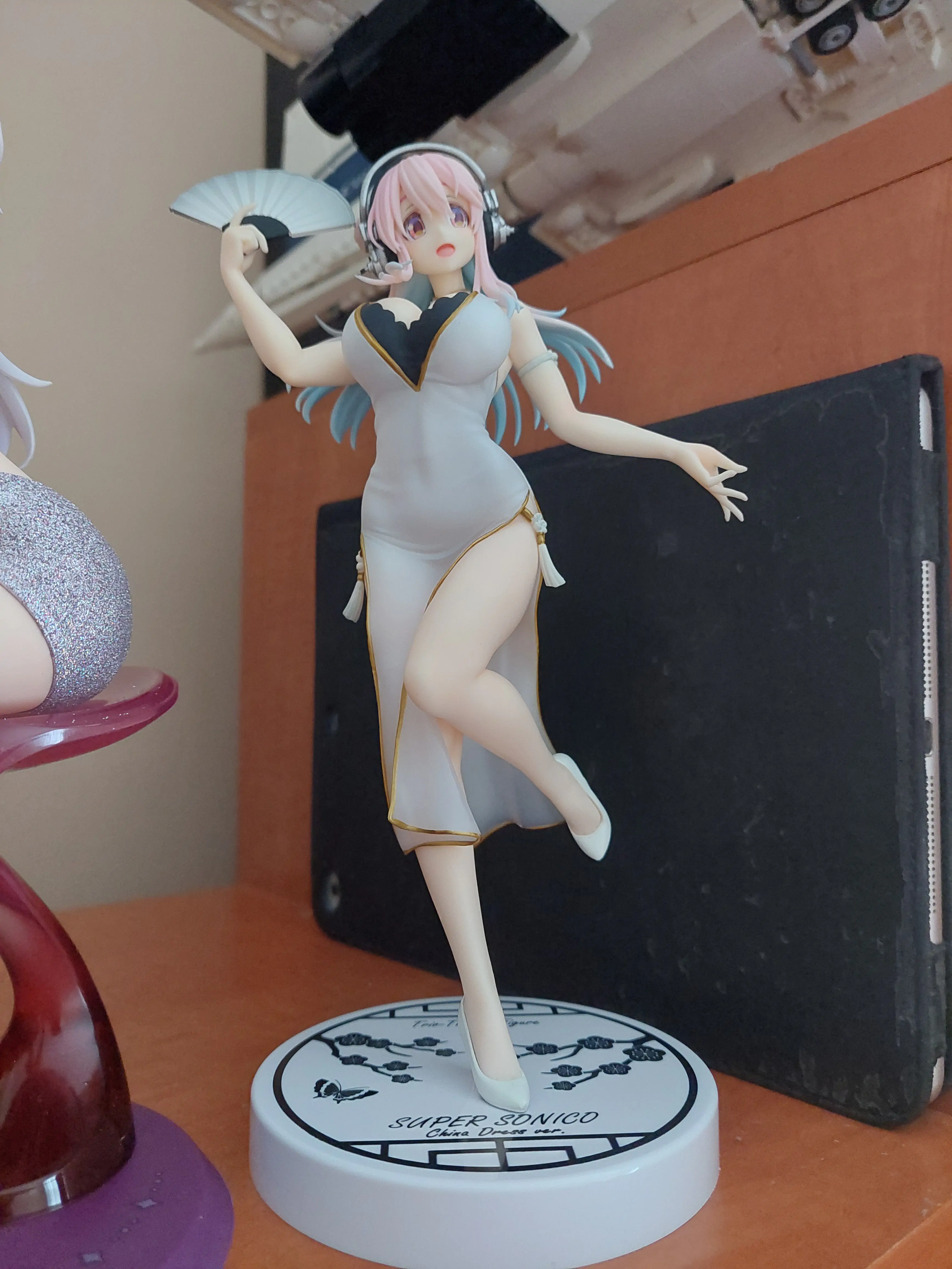 Super Sonico Trio-Try-iT Statuie din PVC White China Dress Ver. 21 cm poza produsului