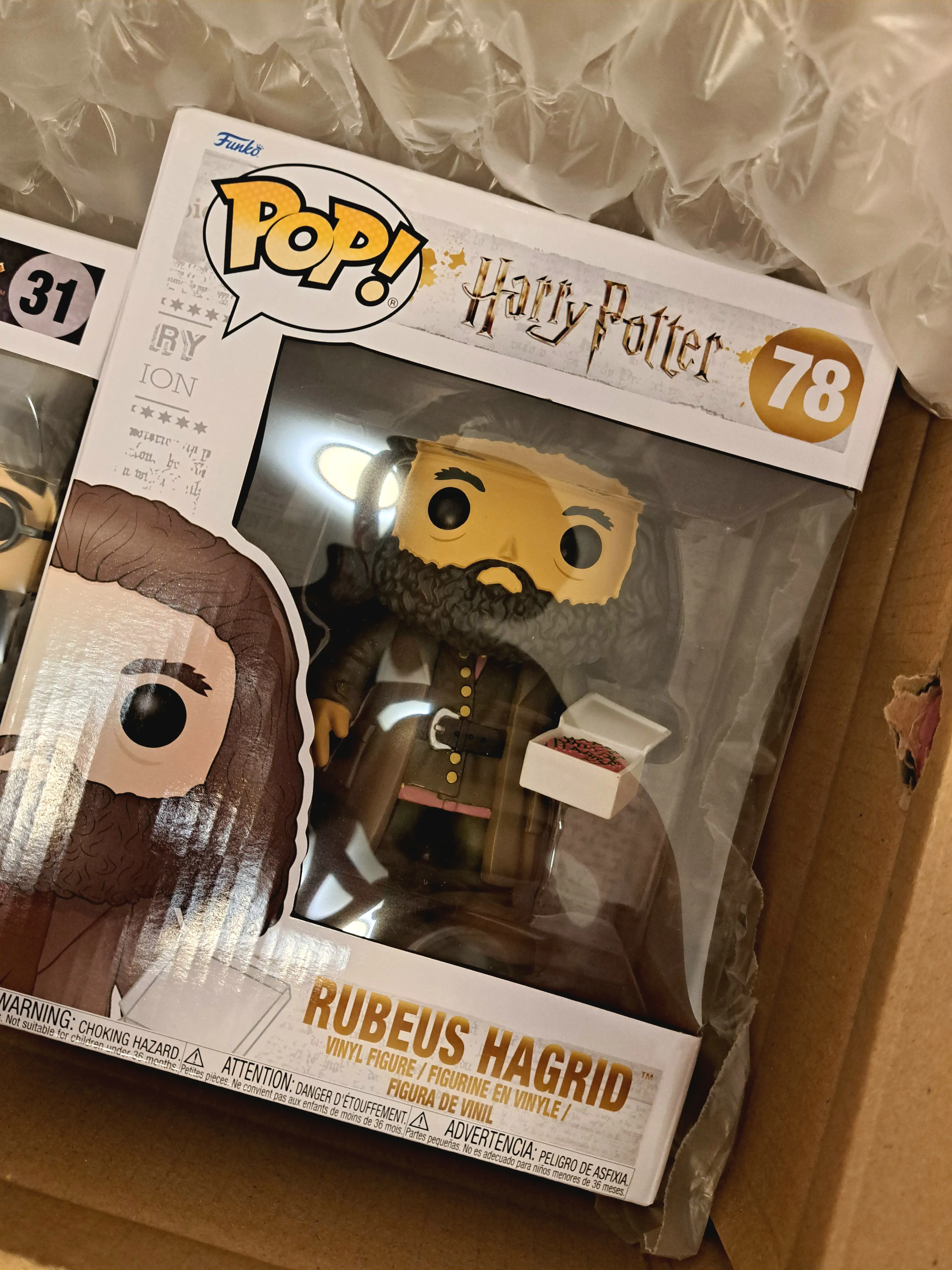 Harry Potter Super Sized POP! Movies Figurina Vinyl Hagrid cu Tort 14 cm poza produsului
