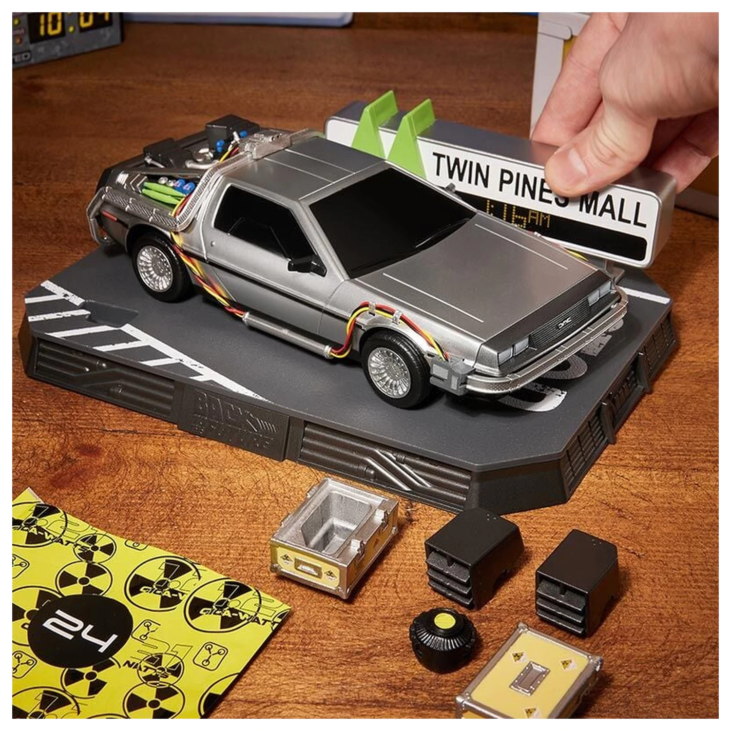 Back to the Future DeLorean Model Kit Advent Calendar poza produsului