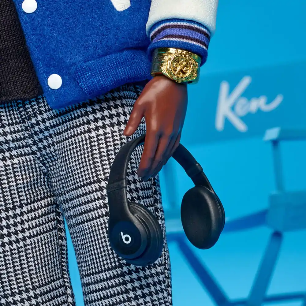 Păpușă Barbie Signature Fashion Kenbassador Lebron James poza produsului