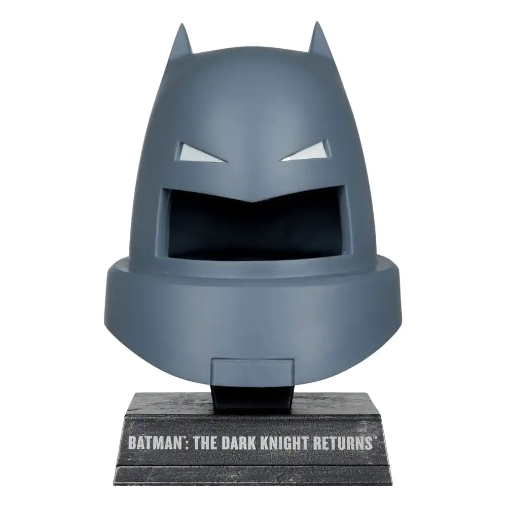 Batman DC Direct Mini Replica 1/3 Armoured Batman Cowl (Dark Knight Returns) 18 centimetri poza produsului