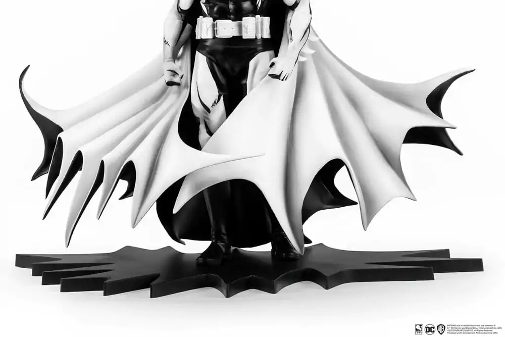 Statuie PVC Batman PX 1/8 SDCC 2024 Batman Black & White Version 27 cm poza produsului