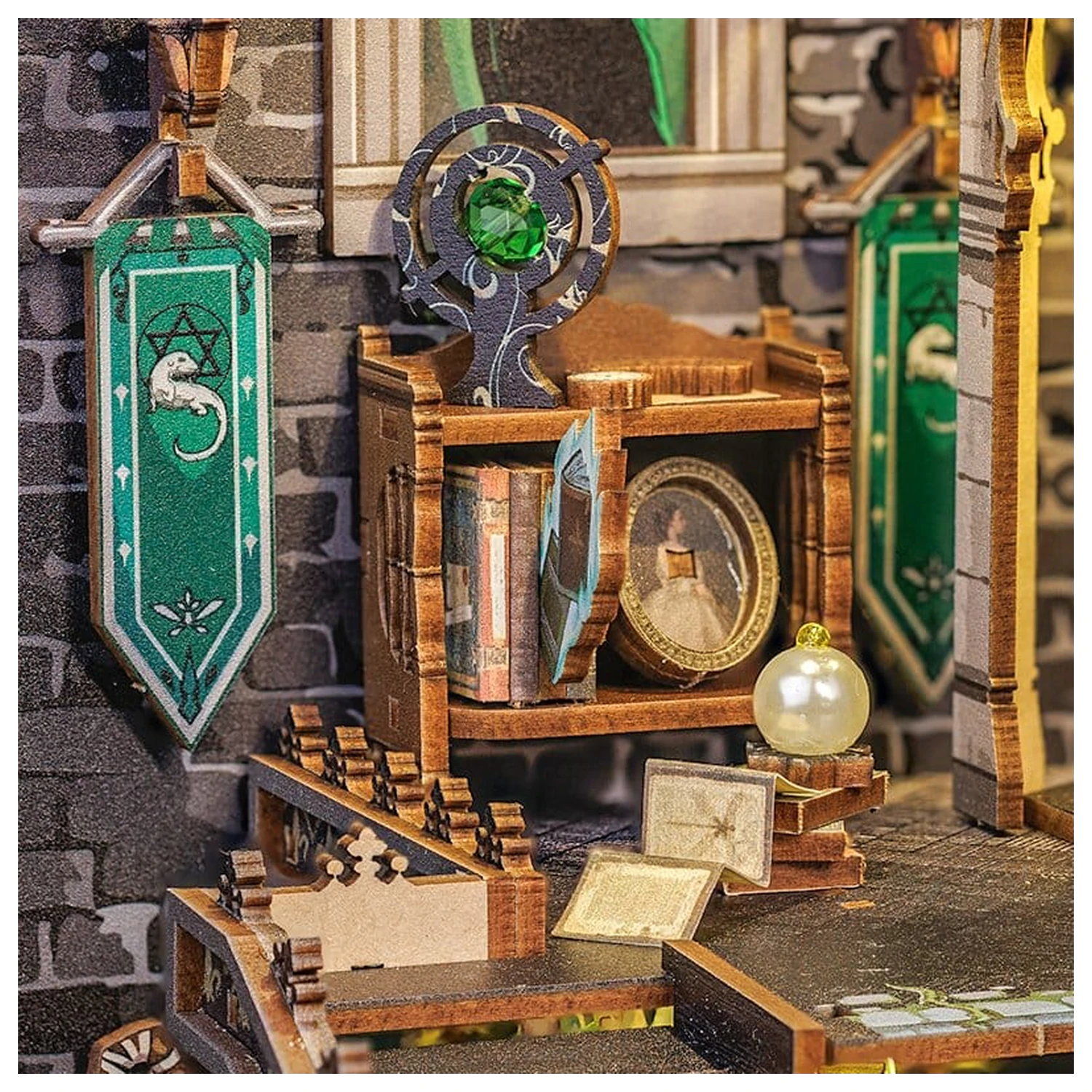 Book Nook Darkness Common Room 23 x 11 cm poza produsului