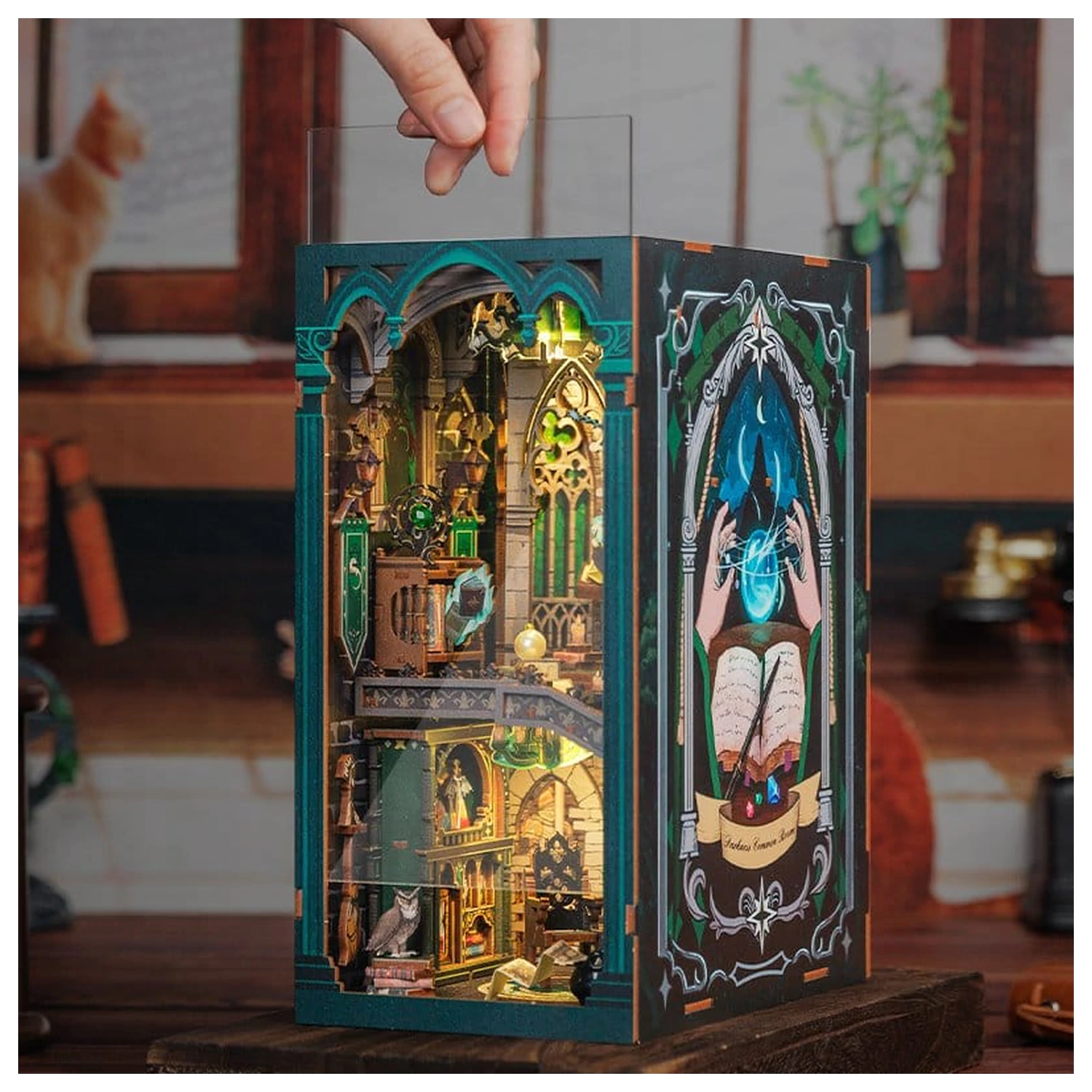 Book Nook Darkness Common Room 23 x 11 cm poza produsului