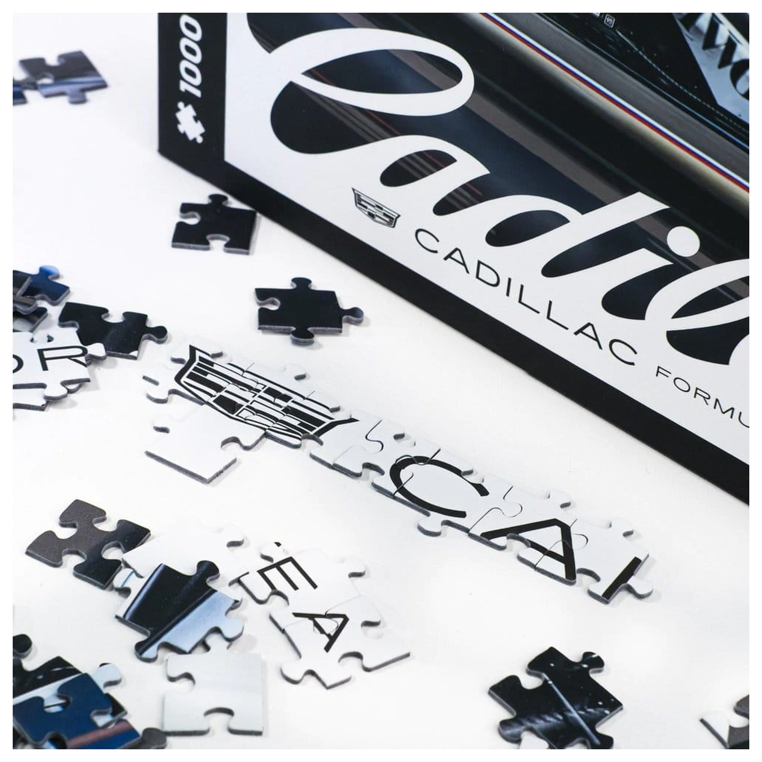 Cadillac Formula 1 Team Puzzle 2026 (1000 de piese) 48 x 68 cm poza produsului