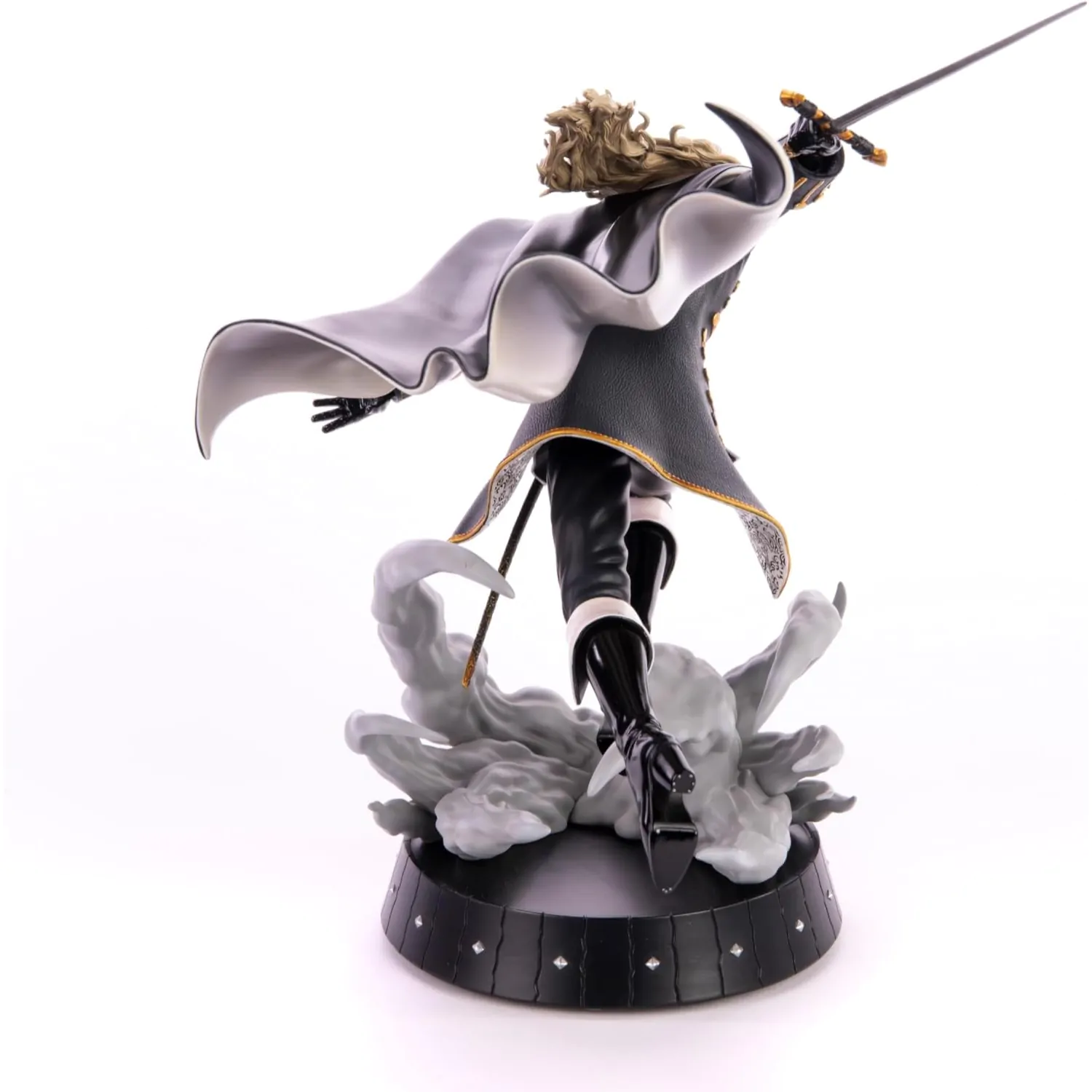 Castlevania Symphony of the Night Statuie Dash Attack Alucard 30 cm poza produsului