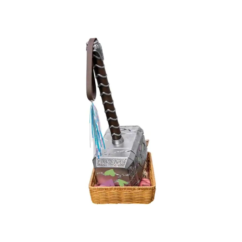 DC Comics: Thor Love and Thunder - Mjolnir Love Version Statuie Scară 1:1 poza produsului