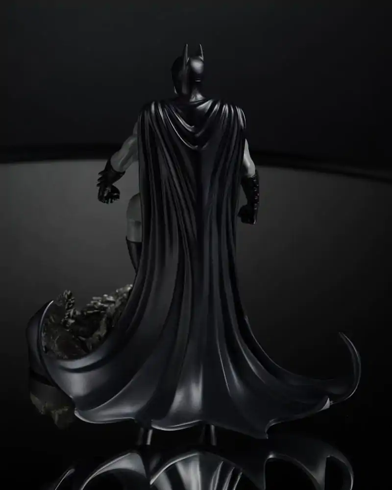 Statuie DC Direct 1/10 Batman by Bjorn Barends (Black White) 18 cm poza produsului