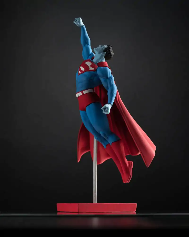 Statuie DC Direct 1/10 Superman Roșu și Albastru: Superman de Gary Frank Ediție Limitată 26 cm poza produsului