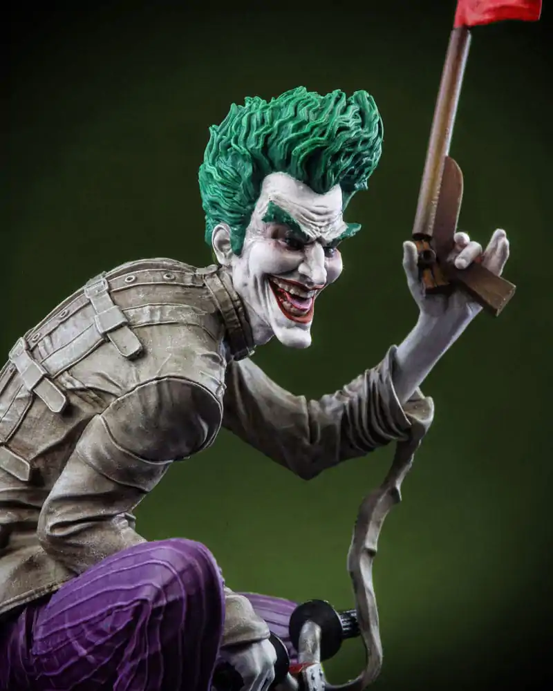 Statuie de rășină DC Direct 1/10 The Joker: Purple Craze - The Joker by Andrea Sorrentino 18 cm poza produsului