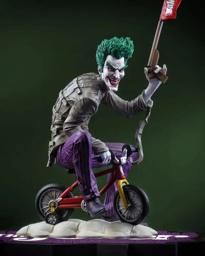 Statuie de rășină DC Direct 1/10 The Joker: Purple Craze - The Joker by Andrea Sorrentino 18 cm poza produsului