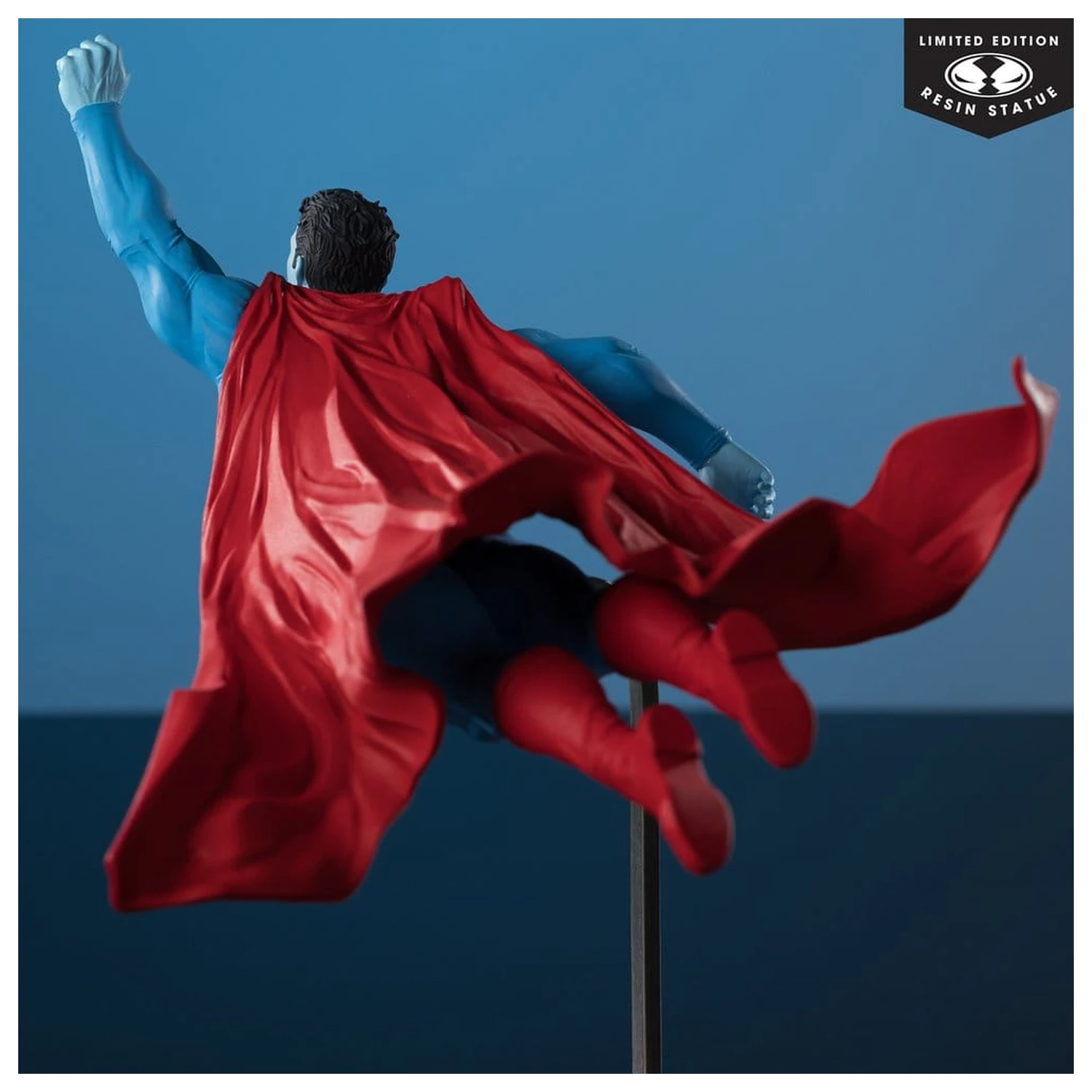 DC Direct Superman Red & Blue Statuie 1/10 Superman de Lee Bermejo 26 cm poza produsului