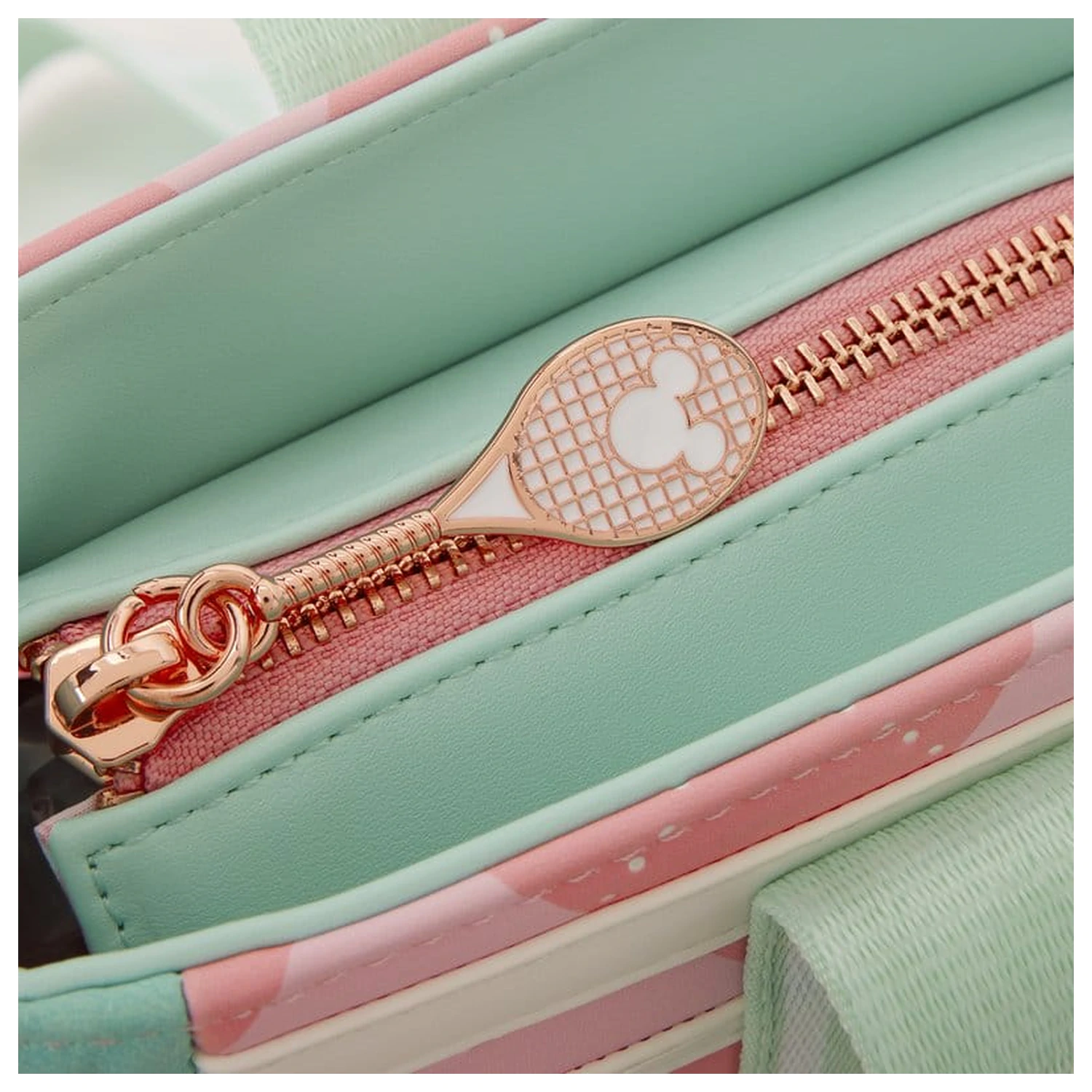 Disney by Loungefly Crossbody Bag cu portofel monede Mickey&Friends Tennis poza produsului