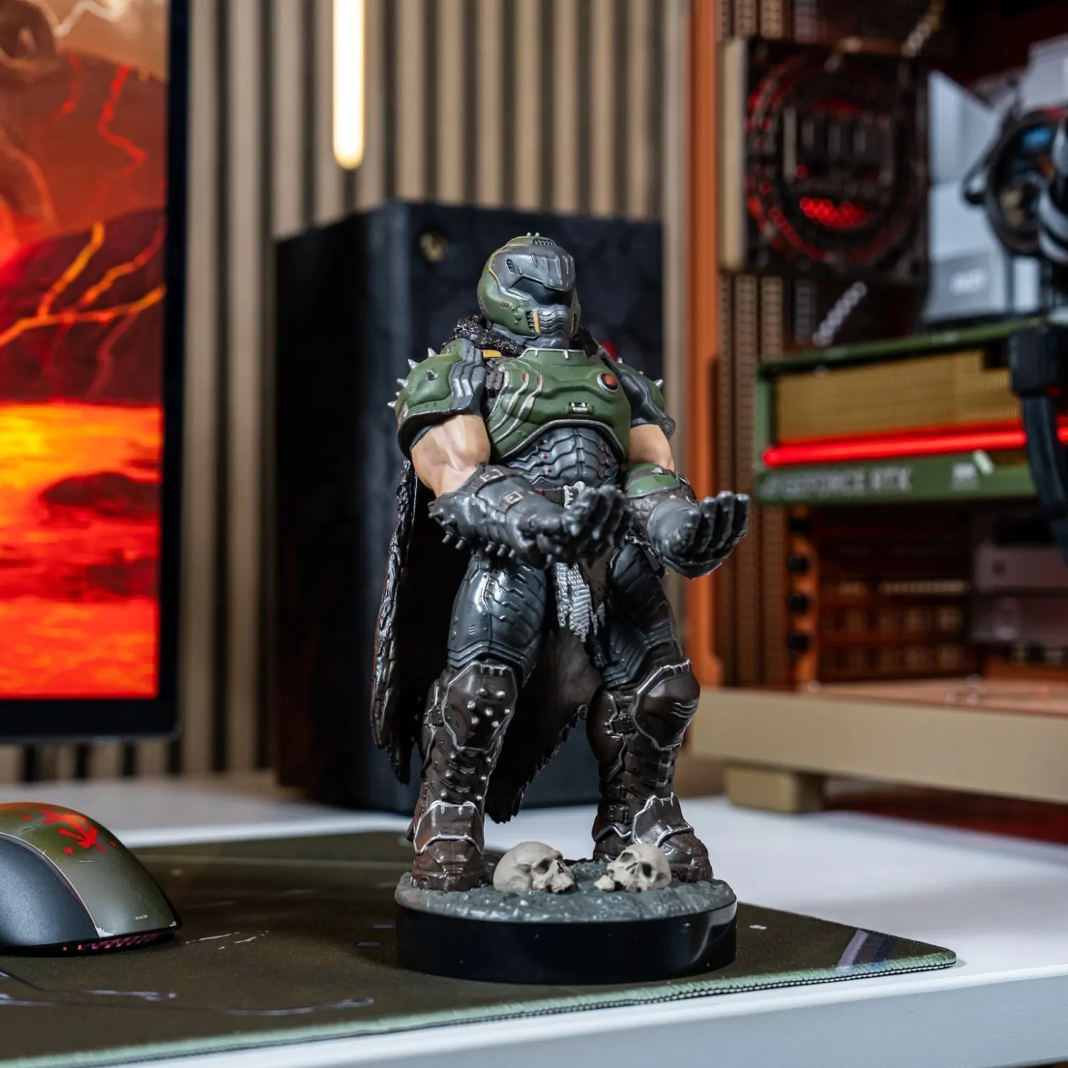 Doom Doomslayer Cable Guys Suport Controller si Stativ Telefon 25cm poza produsului