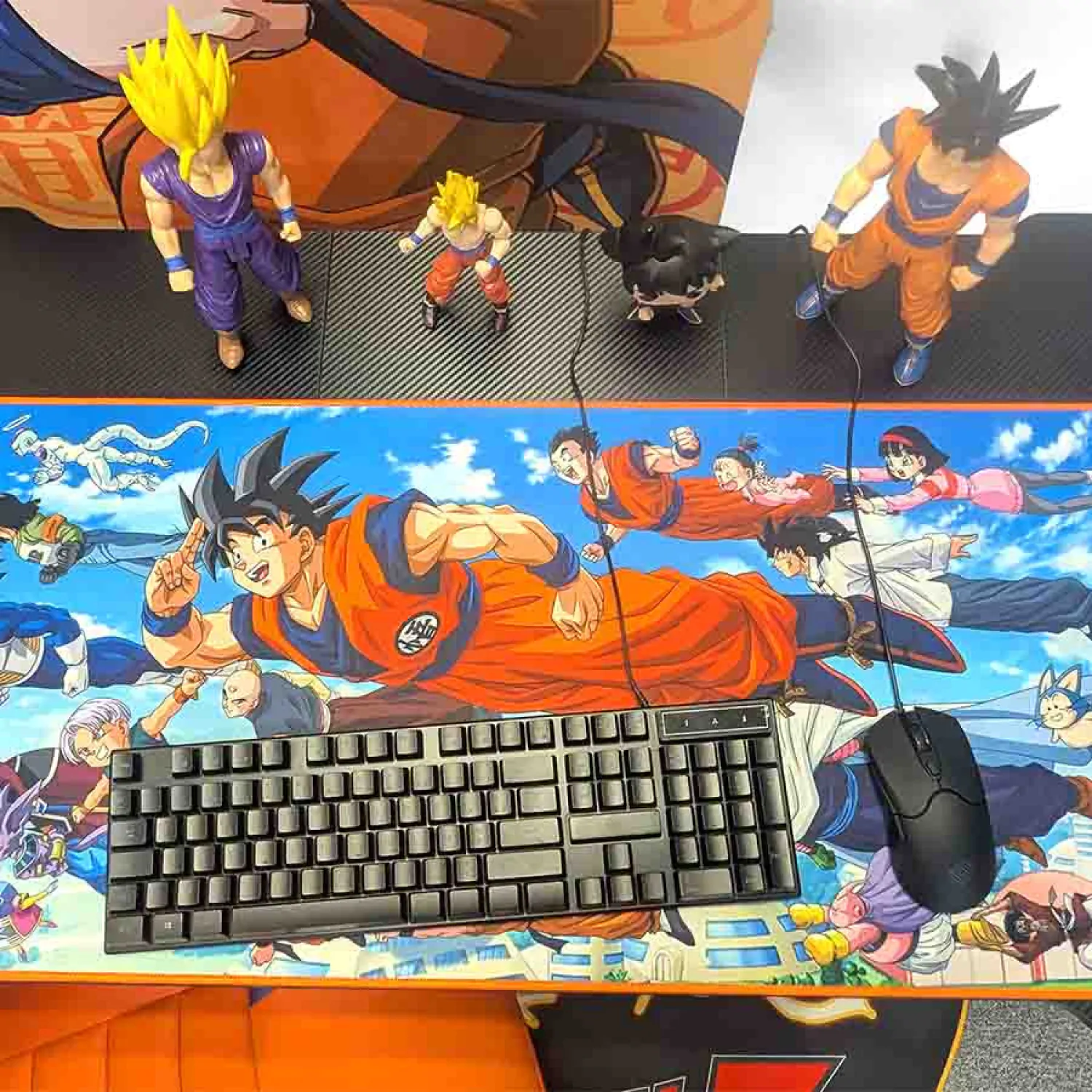 Dragon Ball Z XXL Desk Mat Prietenii lui Goku poza produsului