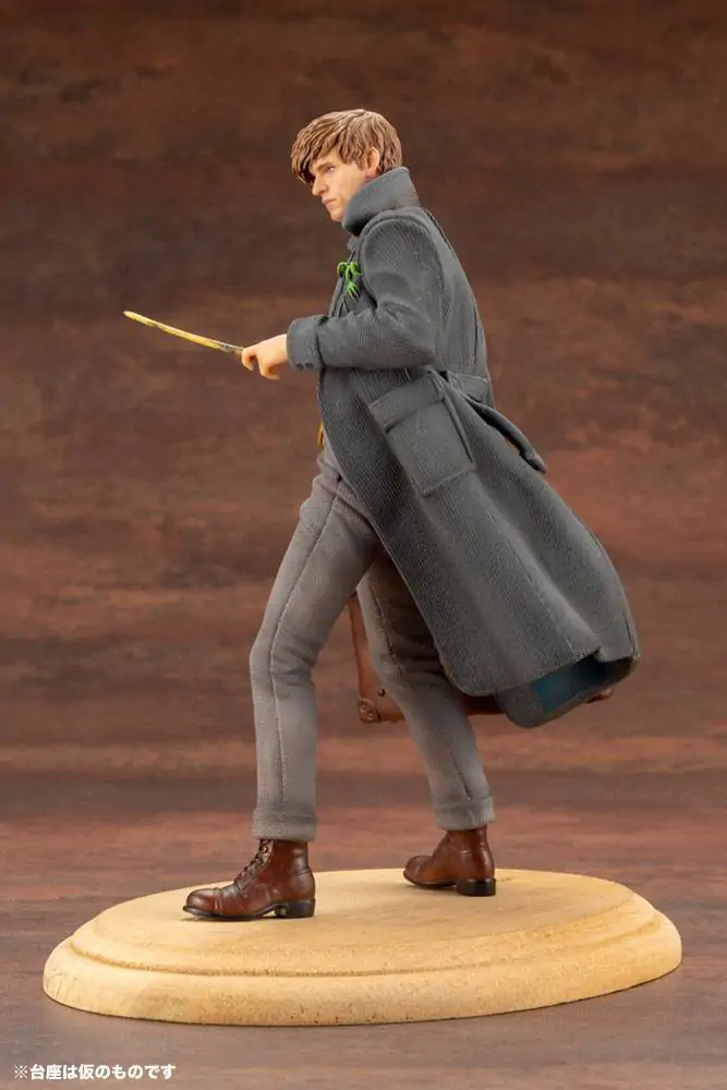 Fantastic Beasts 2 ARTFX+ statuie din PVC 1/10 Newt Scamander 18 cm poza produsului