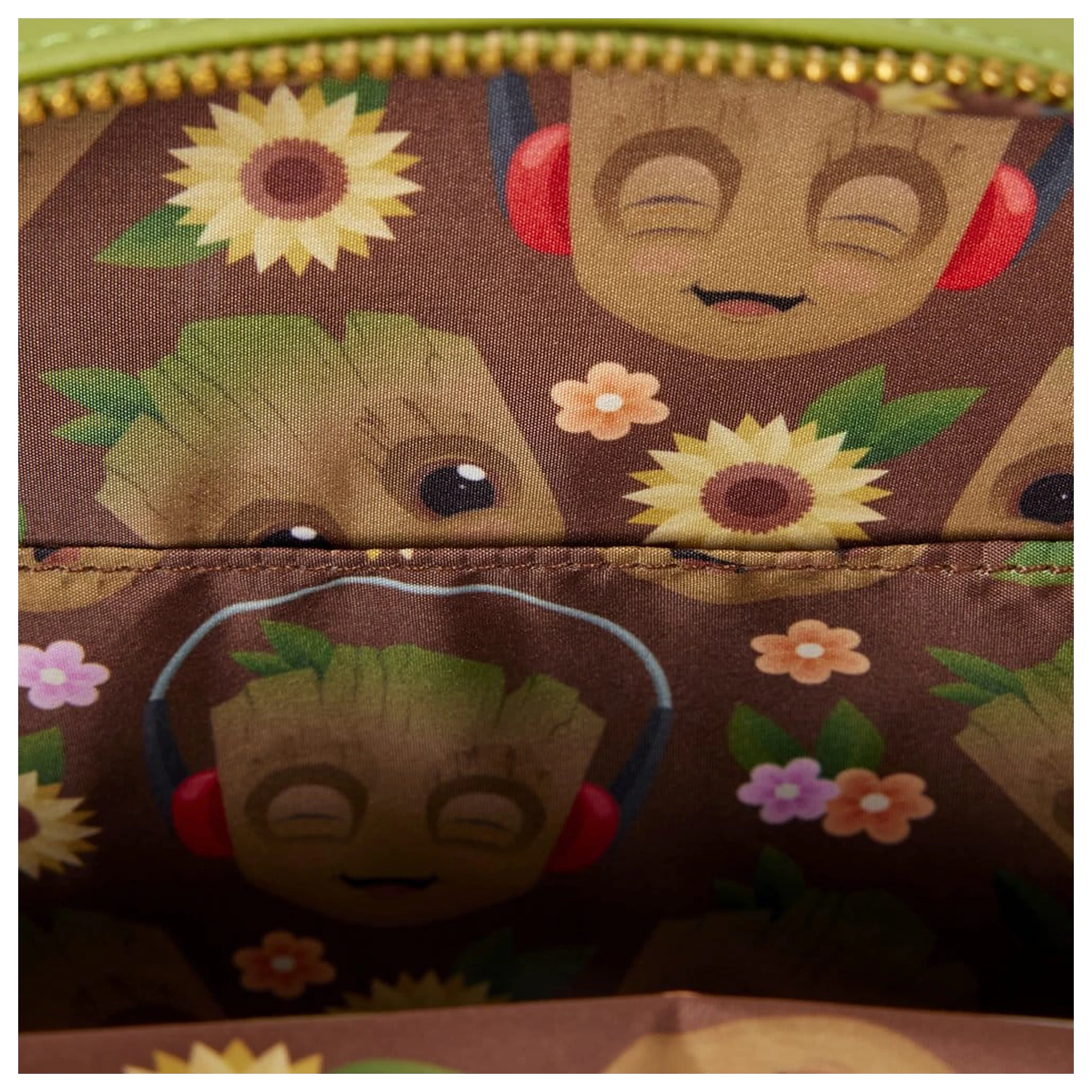 Geanta crossbody Guardians of the Galaxy by Loungefly Groot Floral poza produsului