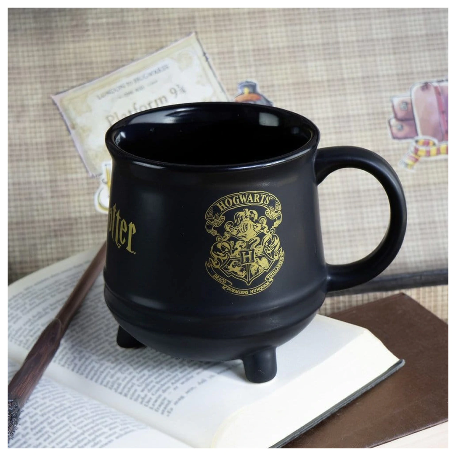 Harry Potter cană Hogwarts Crest Cauldron Design 560ml poza produsului