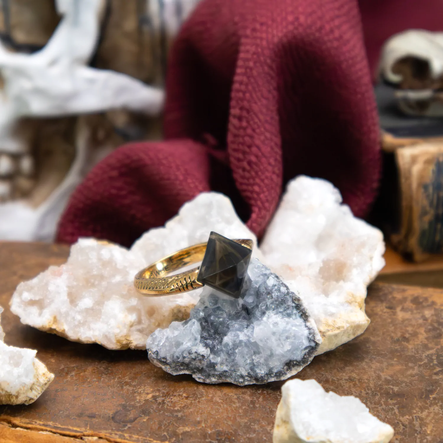 Harry Potter Replica 1/1 Inel Horcrux al lui Lord Voldemort (placat cu aur) poza produsului