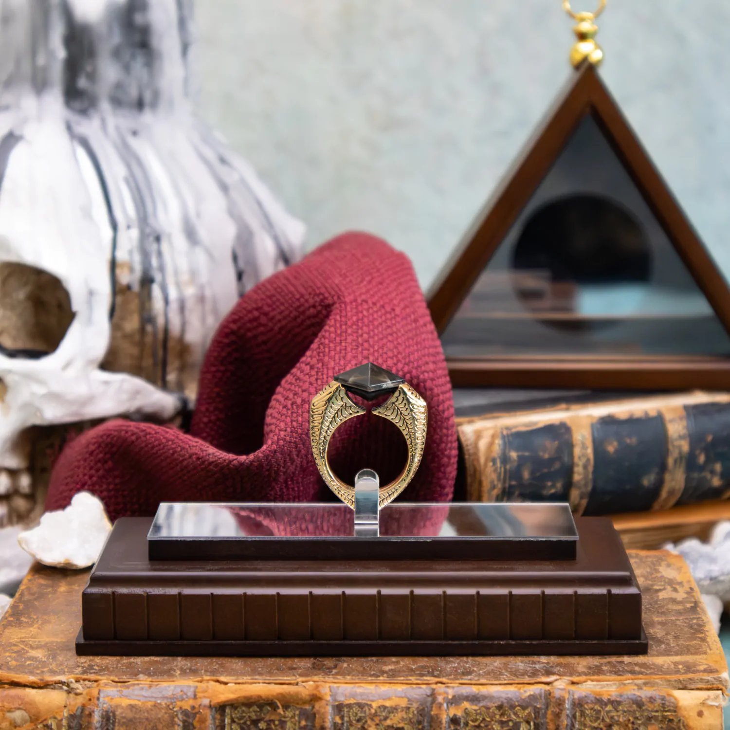 Harry Potter Replica 1/1 Inel Horcrux al lui Lord Voldemort (placat cu aur) poza produsului