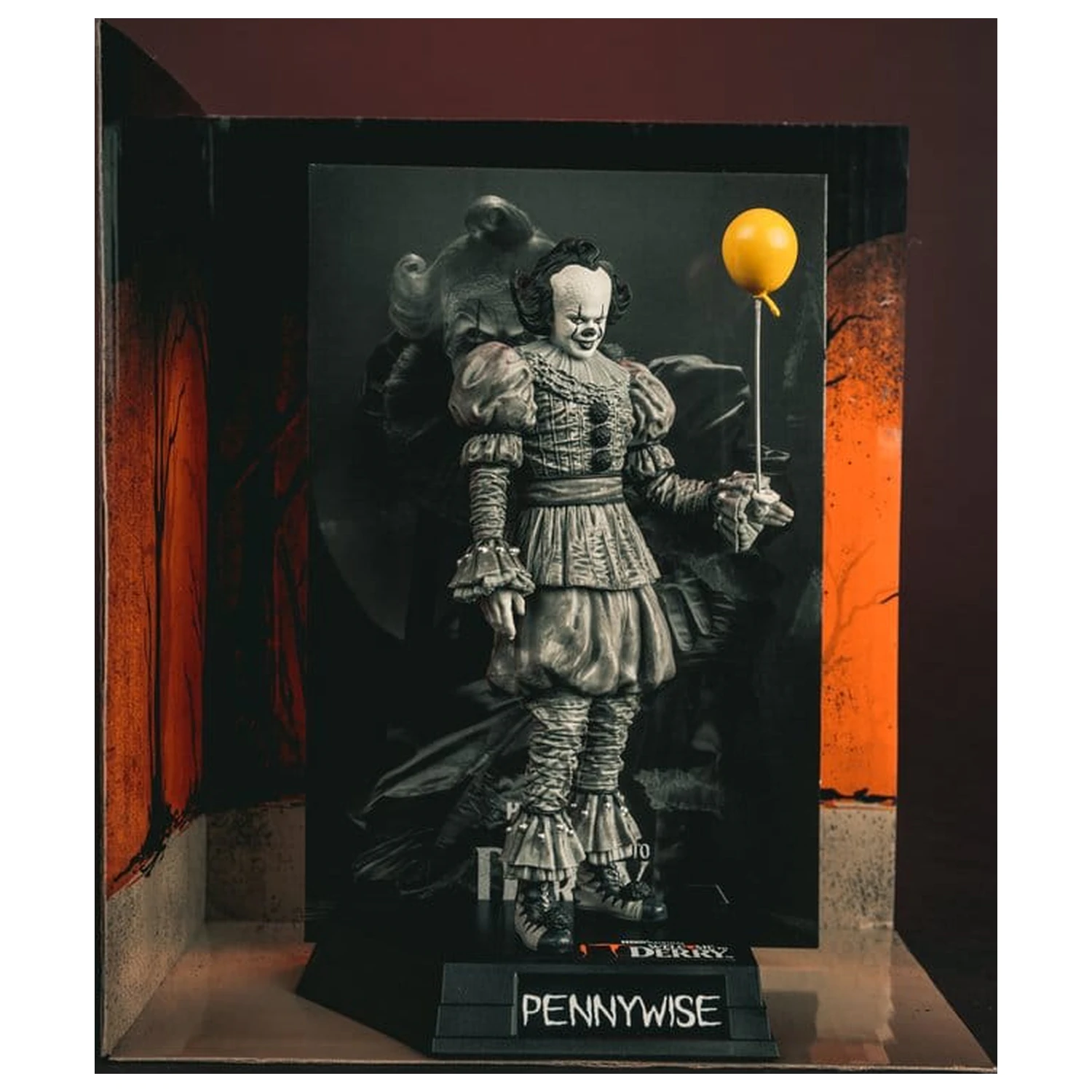 It Welcome to Derry Movie Maniacs Figura Pennywise (Black & White) 16 cm poza produsului