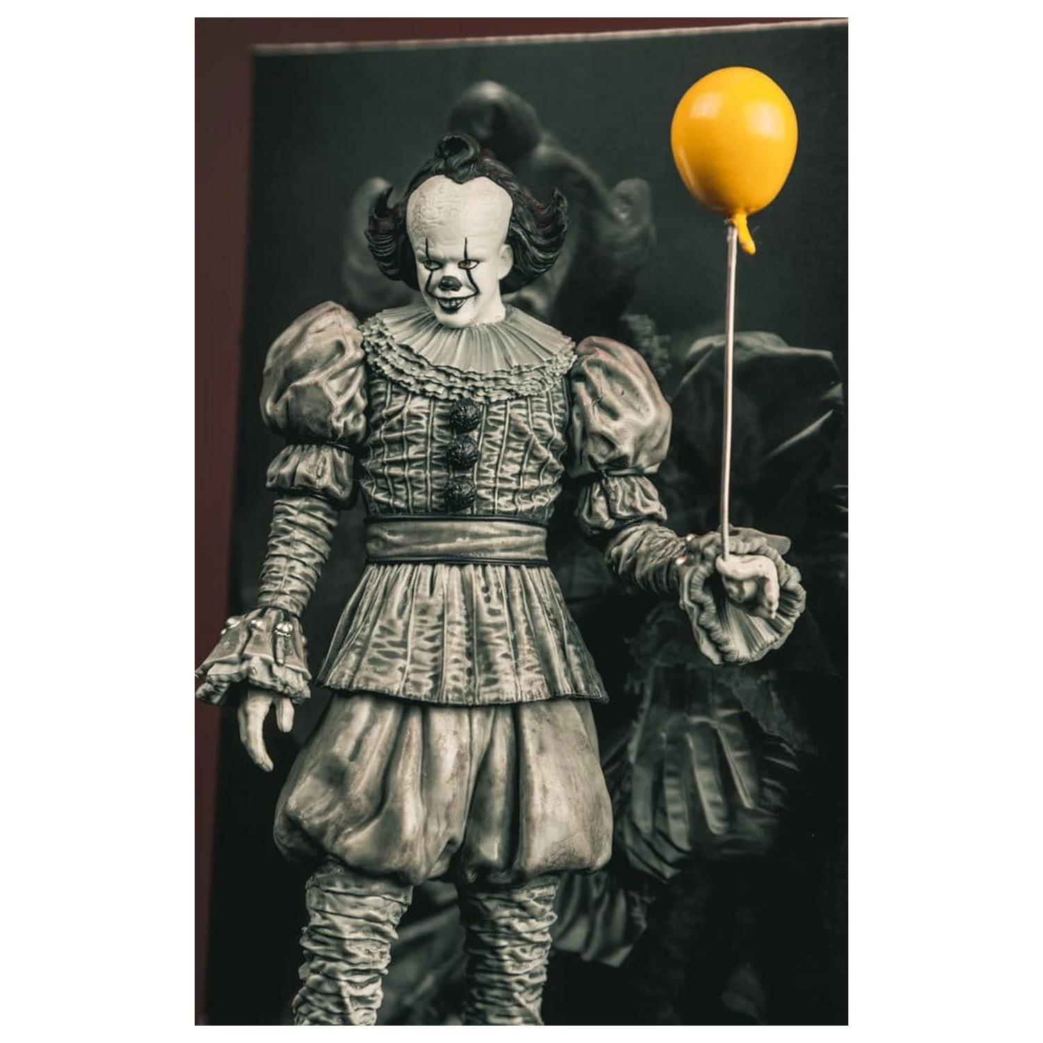 It Welcome to Derry Movie Maniacs Figura Pennywise (Black & White) 16 cm poza produsului