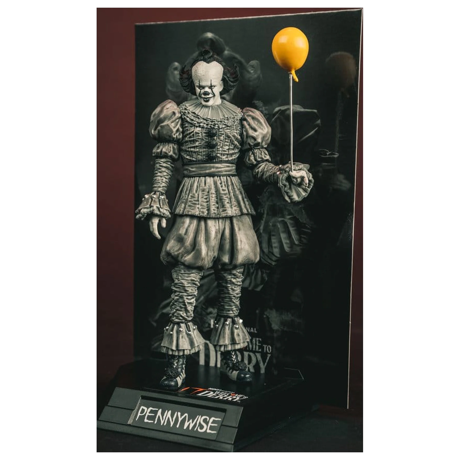 It Welcome to Derry Movie Maniacs Figura Pennywise (Black & White) 16 cm poza produsului