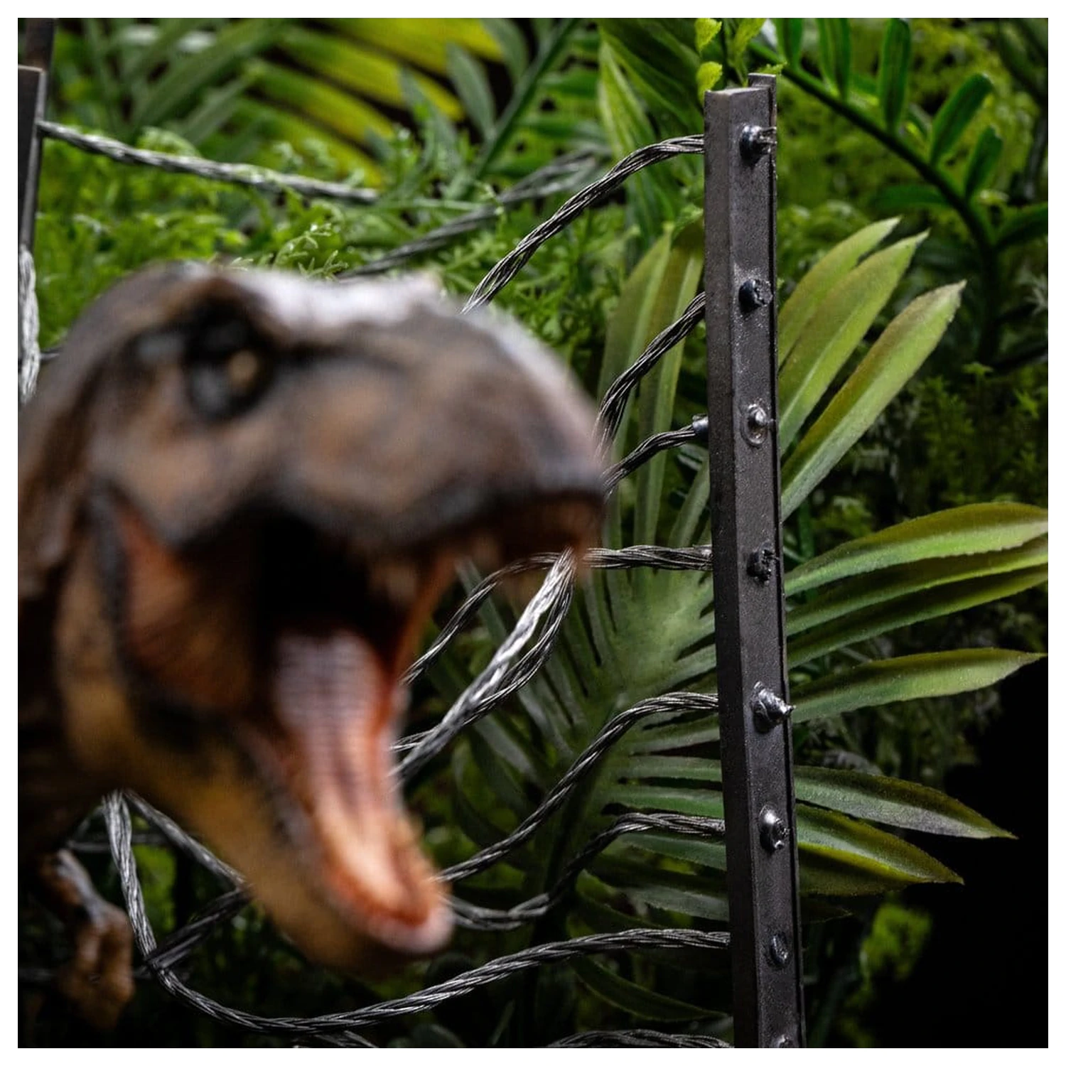 Jurassic Park Icons Statuie T-Rex Breakout Set A 17 cm poza produsului