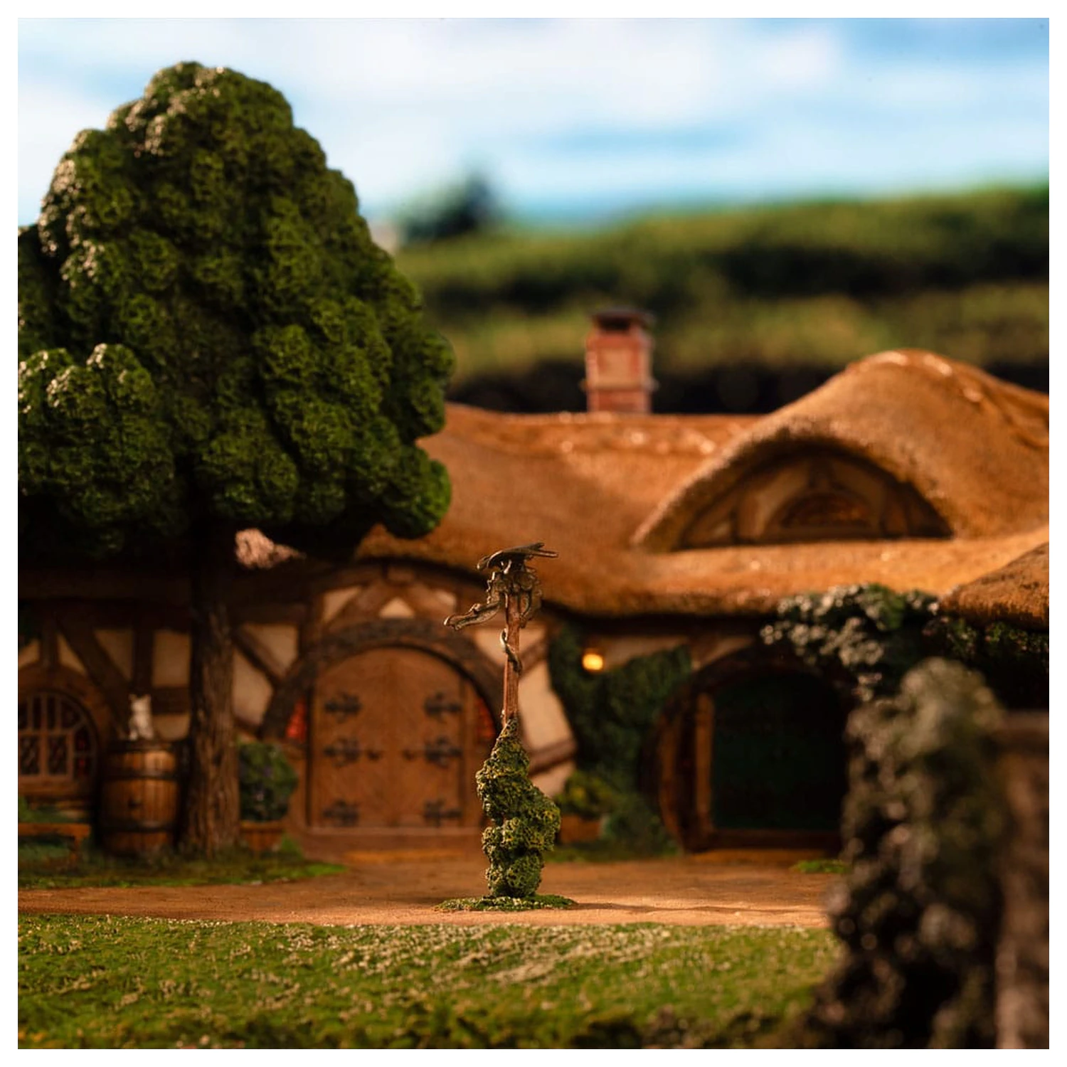 Lord of the Rings Statuie The Green Dragon Inn poza produsului