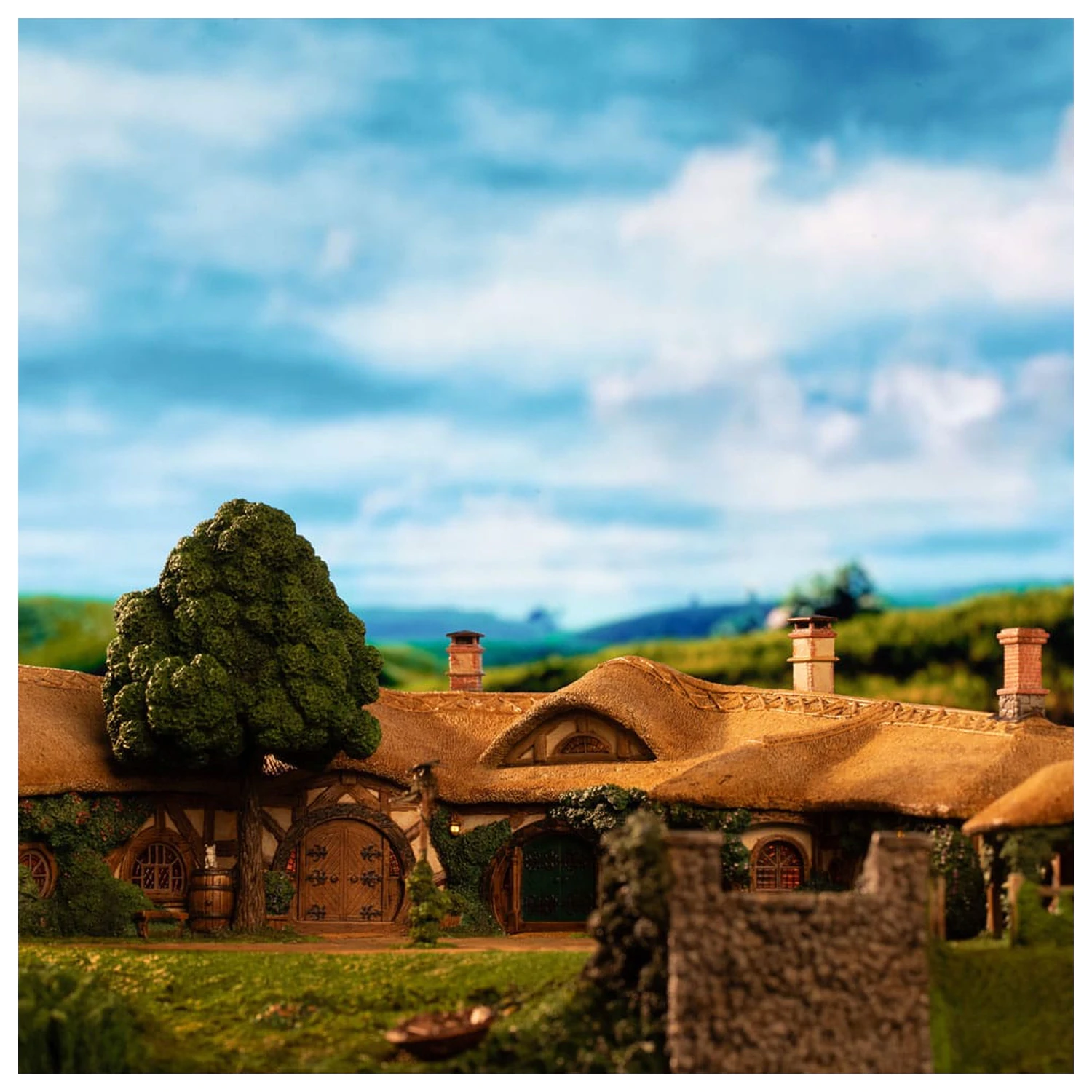 Lord of the Rings Statuie The Green Dragon Inn poza produsului