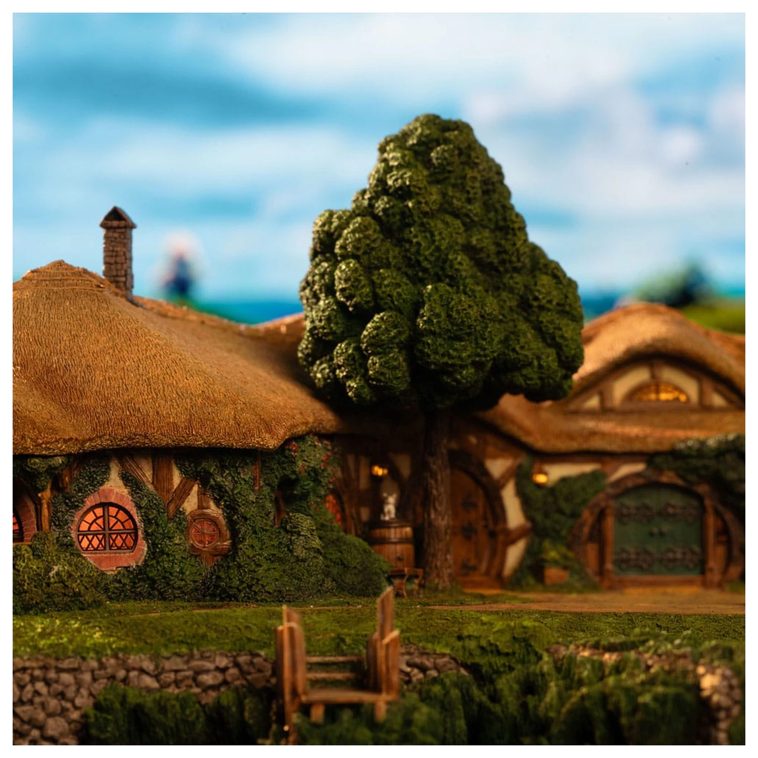 Lord of the Rings Statuie The Green Dragon Inn poza produsului