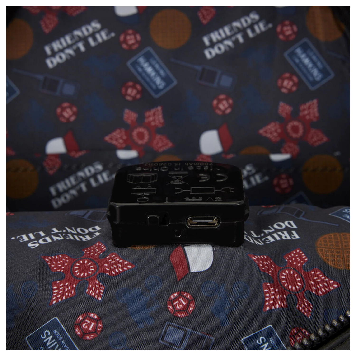 Loungefly Stranger Things 10th Anniversary rucsac 26cm poza produsului
