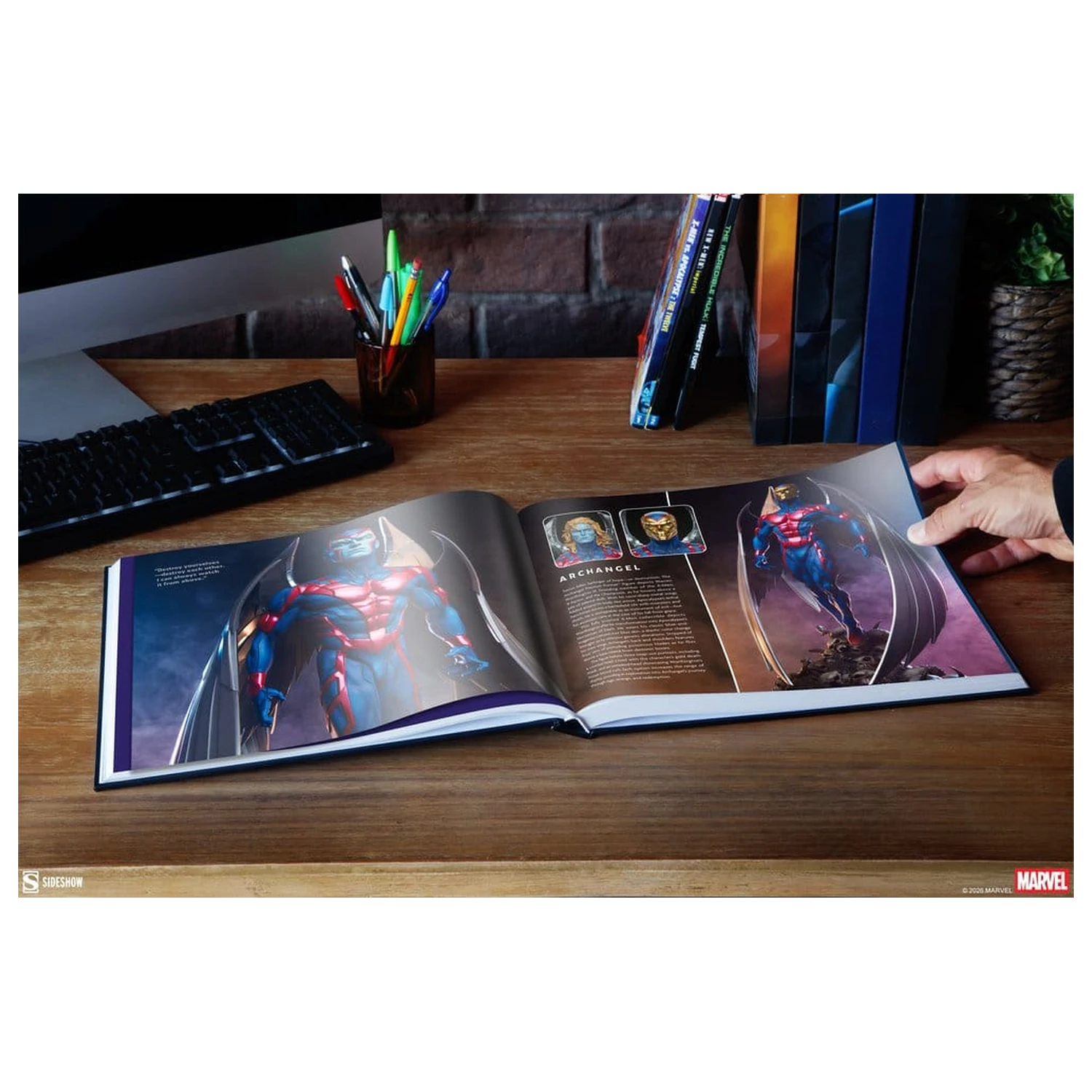 Marvel Book Collecting the Universe: The Art of Sideshow (Hardcover) poza produsului