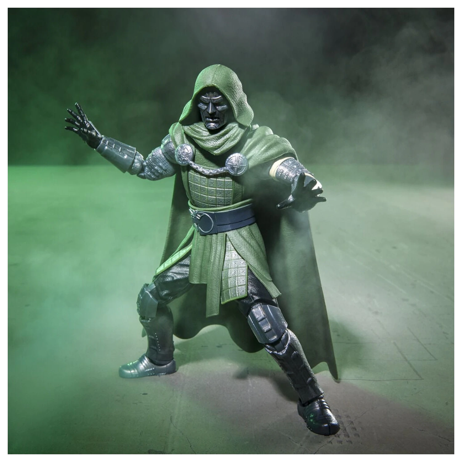 Marvel Legends Series Avengers Doomsday Doctor Doom figurina 15cm poza produsului