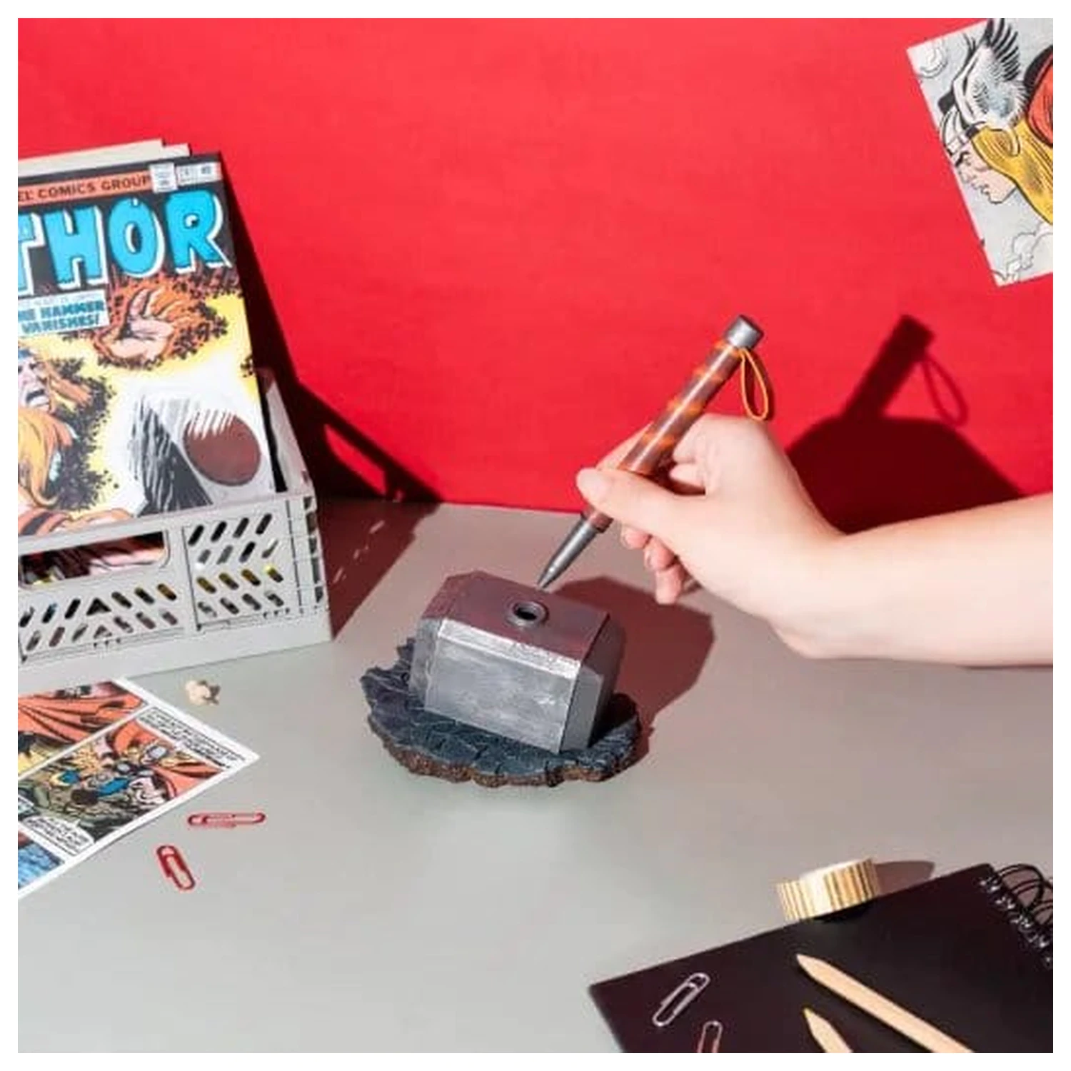 Marvel Thor Stilou si Suport Ciocan poza produsului