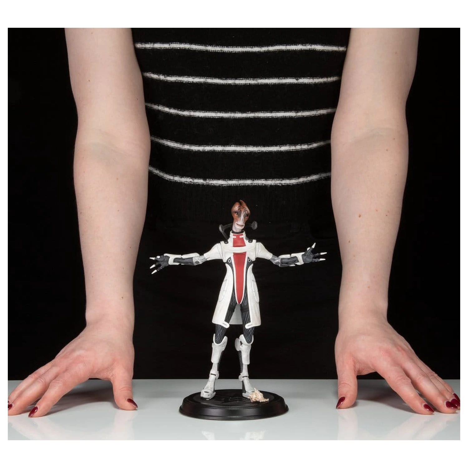 Mass Effect PVC Figurina Mordin Solus 23 cm poza produsului