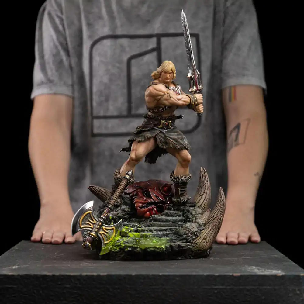 Statuie artistică de lux Masters of the Universe, scară 1/10 He-Man Unleashed 34 cm poza produsului