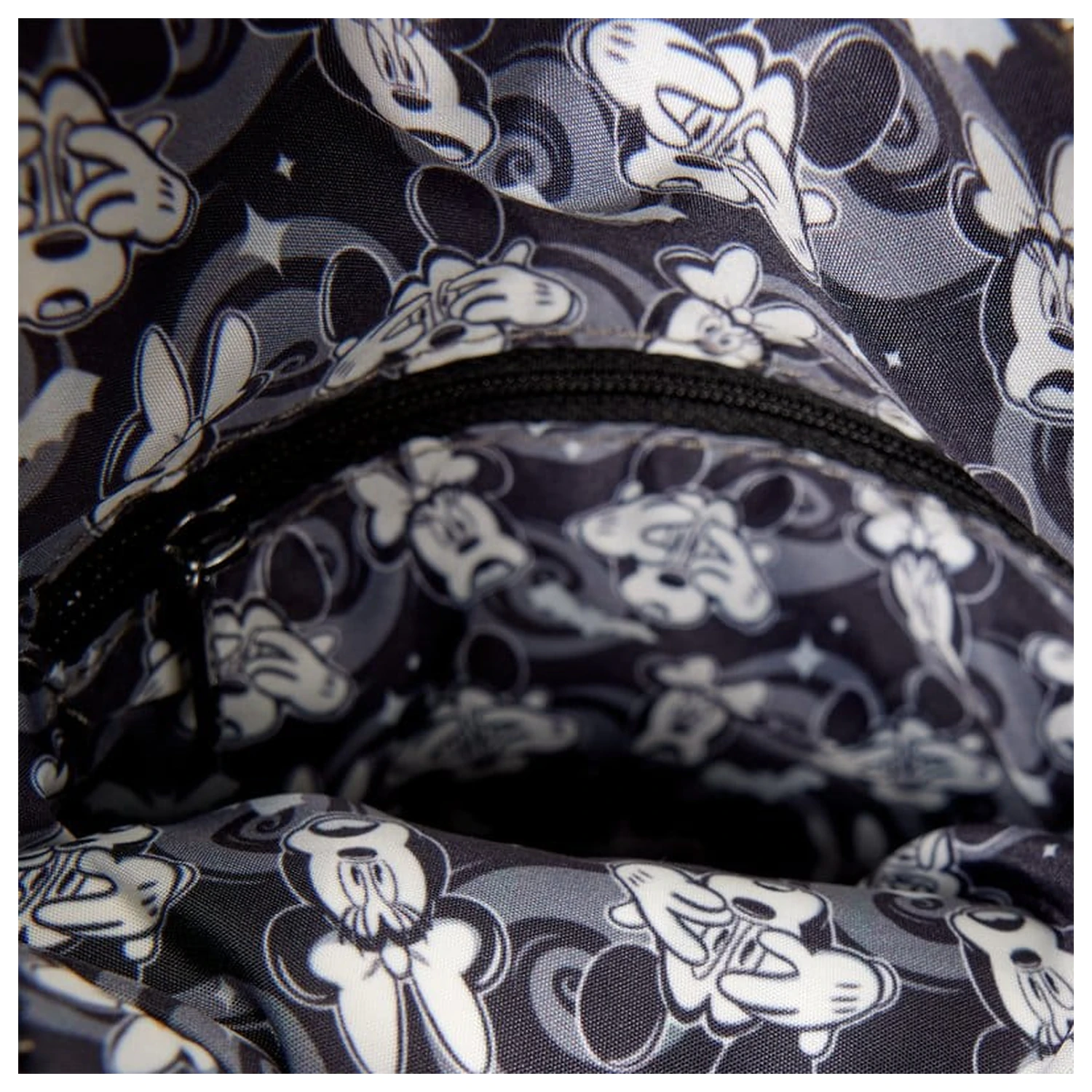 Mickey & Minnie by Loungefly Geanta crossbody in forma de fantoma cu stralucire poza produsului