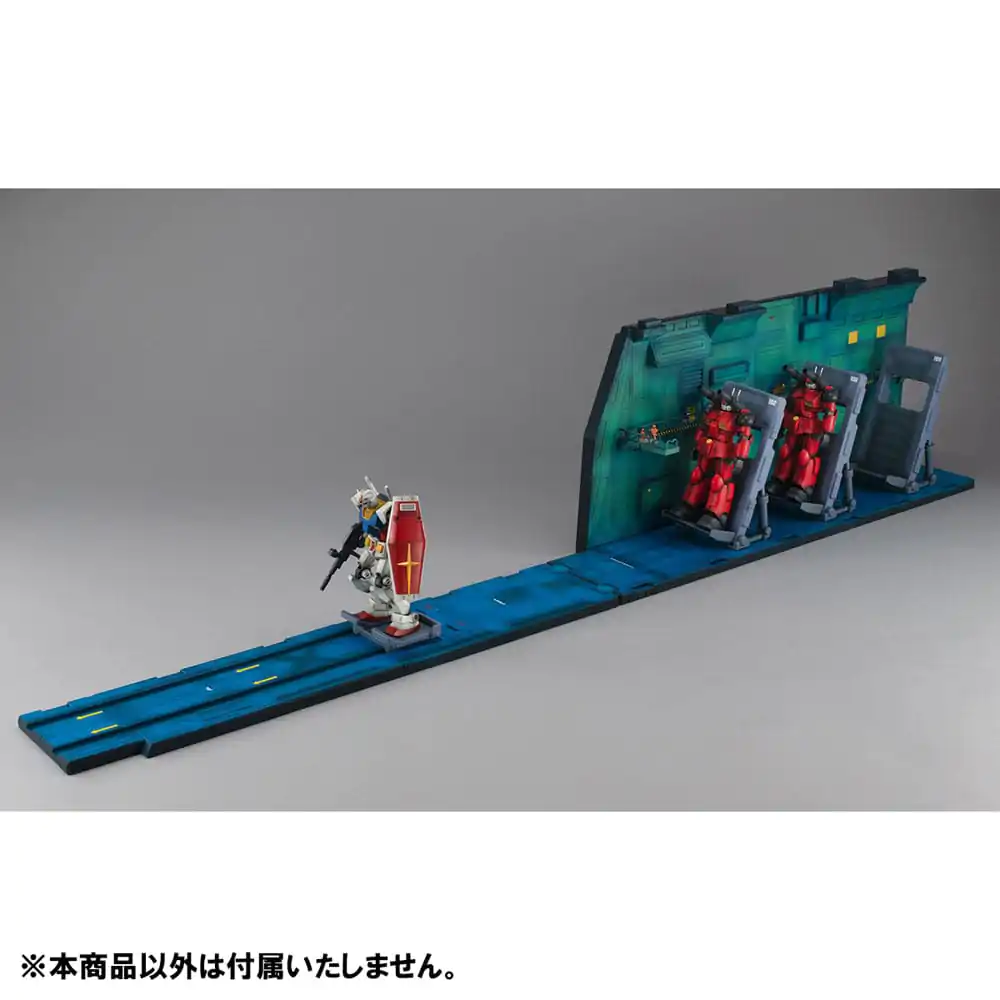 Serie Model Realistic: Costum Mobil Gundam (1/144 Serie HG) Platformă de Catapultă White Base EDIȚIE ANIME poza produsului