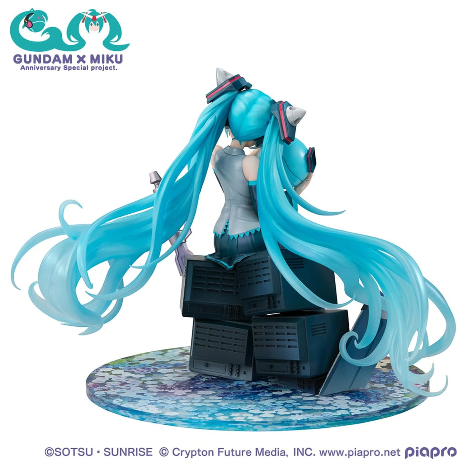 Mobile Suit Gundam x Hatsune Miku Lucrea PVC Statuie Hatsune Miku x OO Gundam 45th Anniversary 17 cm poza produsului