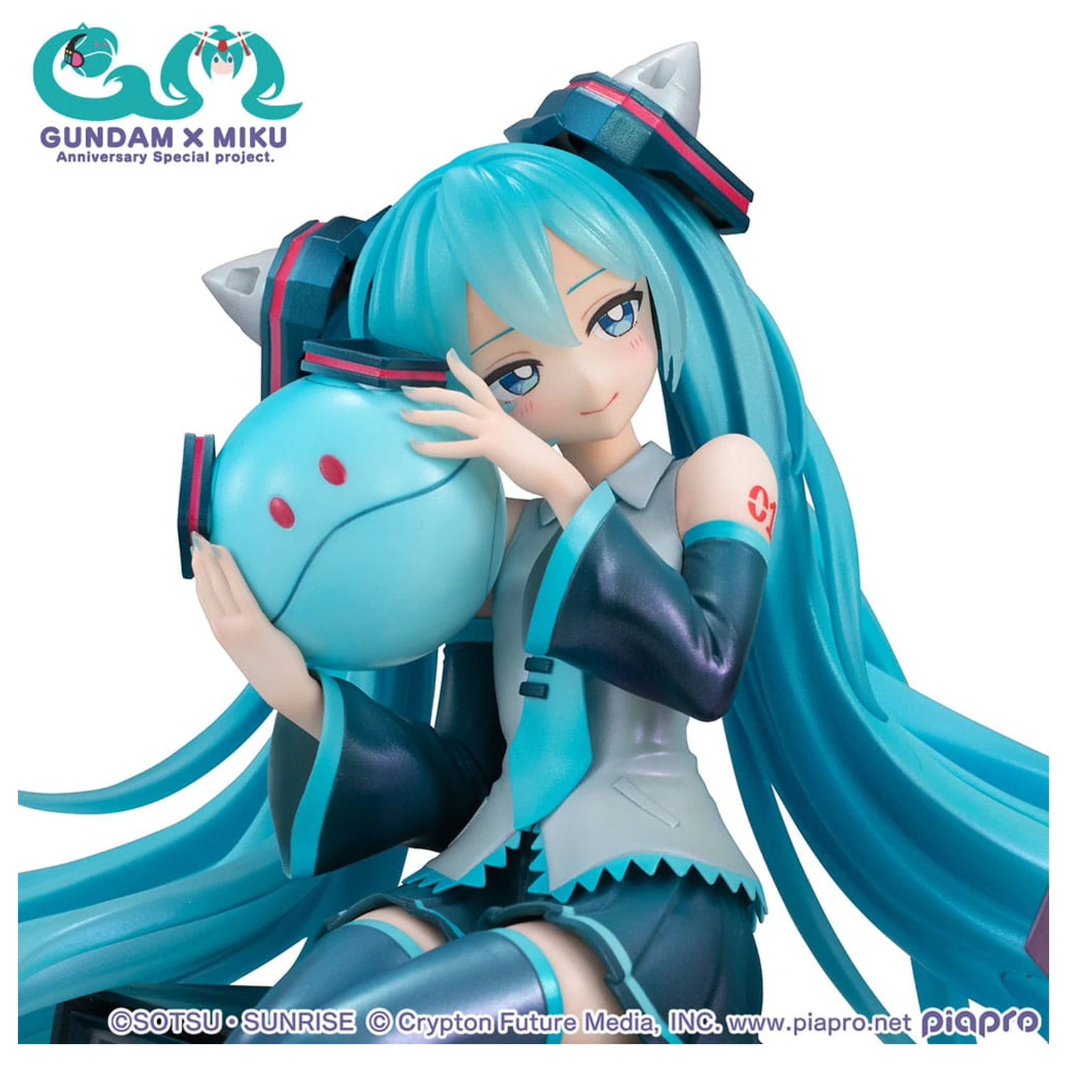 Mobile Suit Gundam x Hatsune Miku Lucrea PVC Statuie Hatsune Miku x OO Gundam 45th Anniversary 17 cm poza produsului