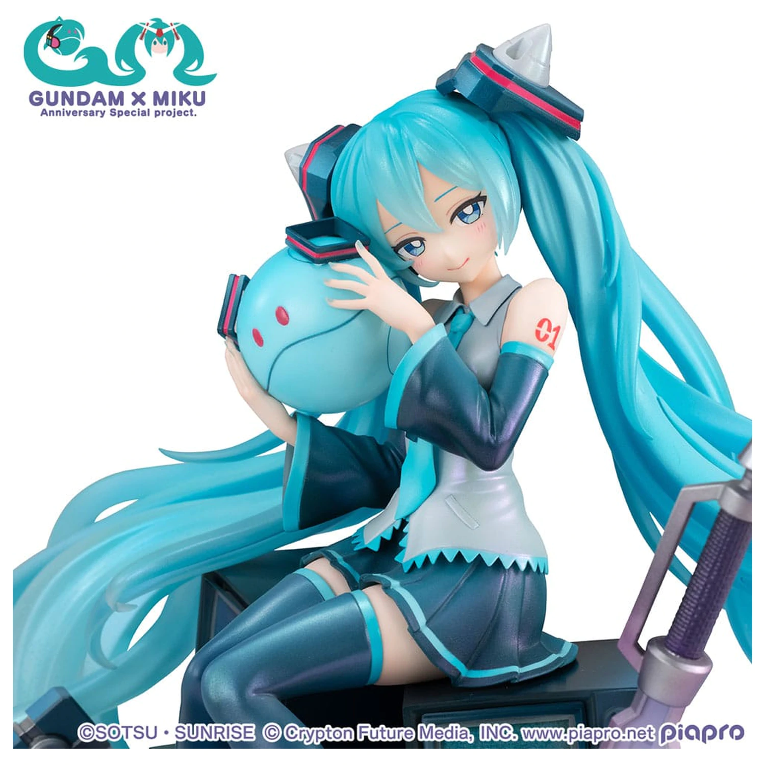 Mobile Suit Gundam x Hatsune Miku Lucrea PVC Statuie Hatsune Miku x OO Gundam 45th Anniversary 17 cm poza produsului